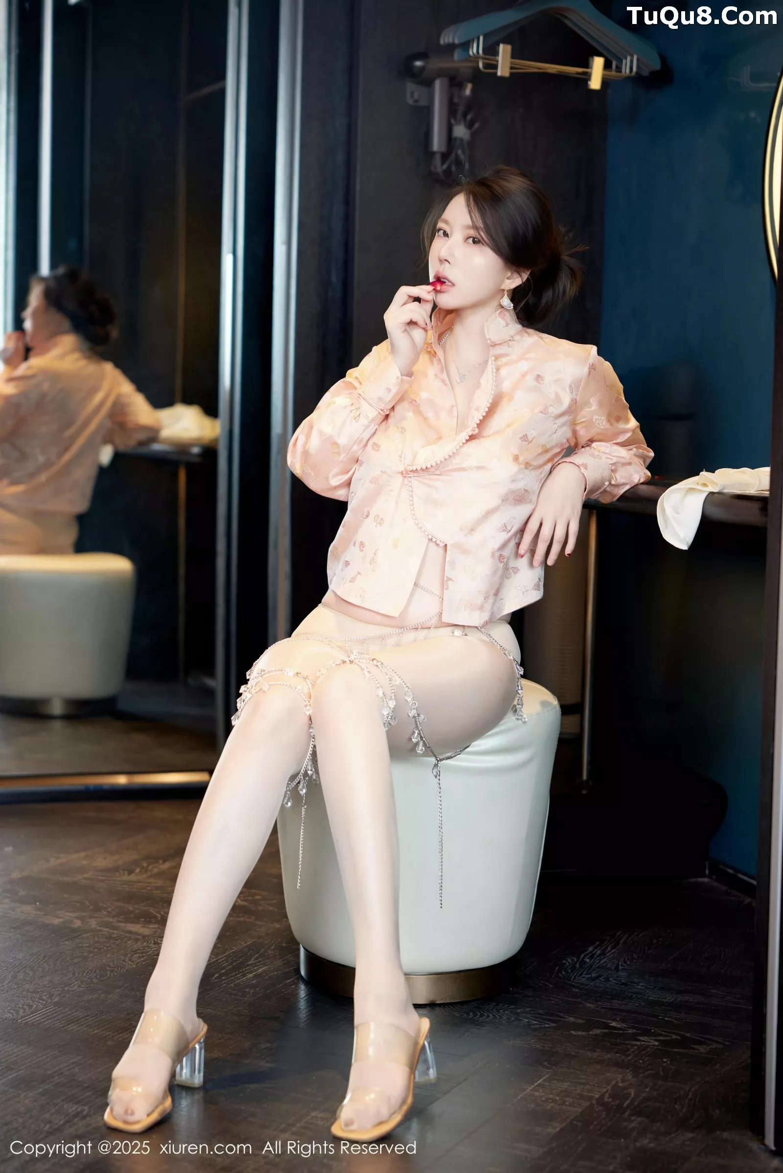 [[XiuRen秀人网]秀人网]No.10341_模特白茹雪abby性感旗袍服饰露宝石情趣内衣秀火辣身材诱惑写真72P