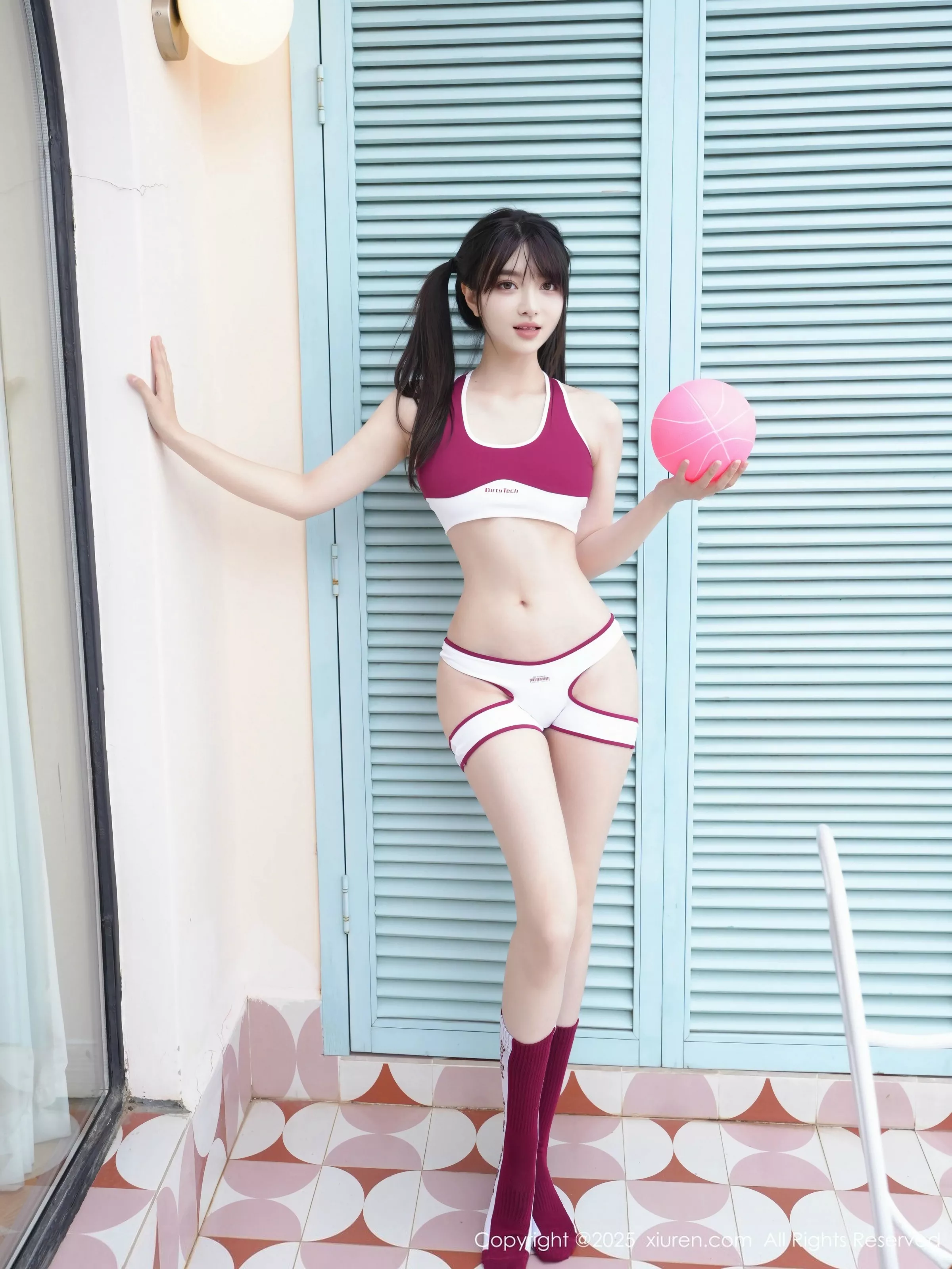 [[XiuRen秀人网]秀人网]No.10350_模特白露lulu性感深色运动服配运动短袜半脱秀丰满身材诱惑写真77P