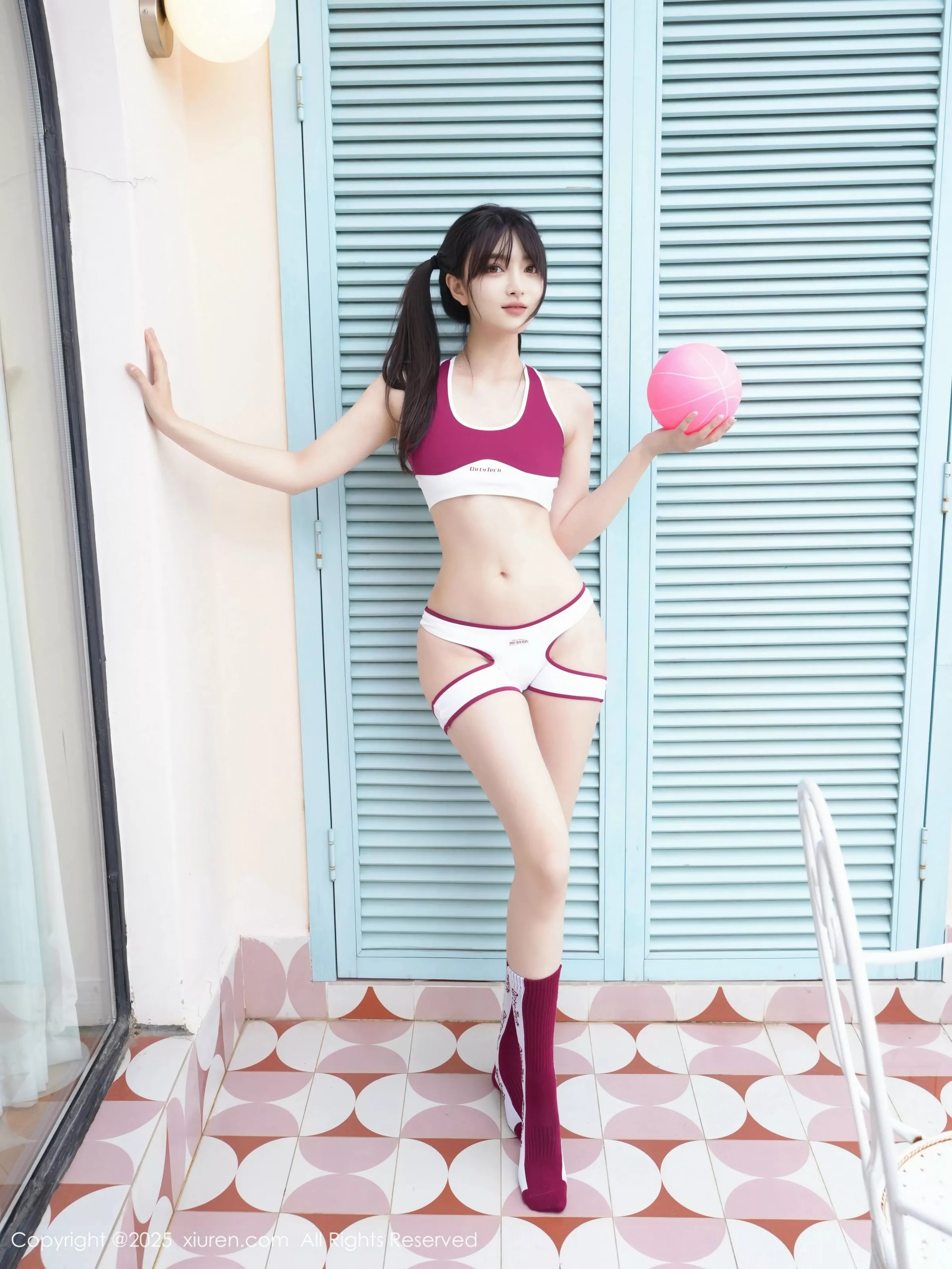 [[XiuRen秀人网]秀人网]No.10350_模特白露lulu性感深色运动服配运动短袜半脱秀丰满身材诱惑写真77P