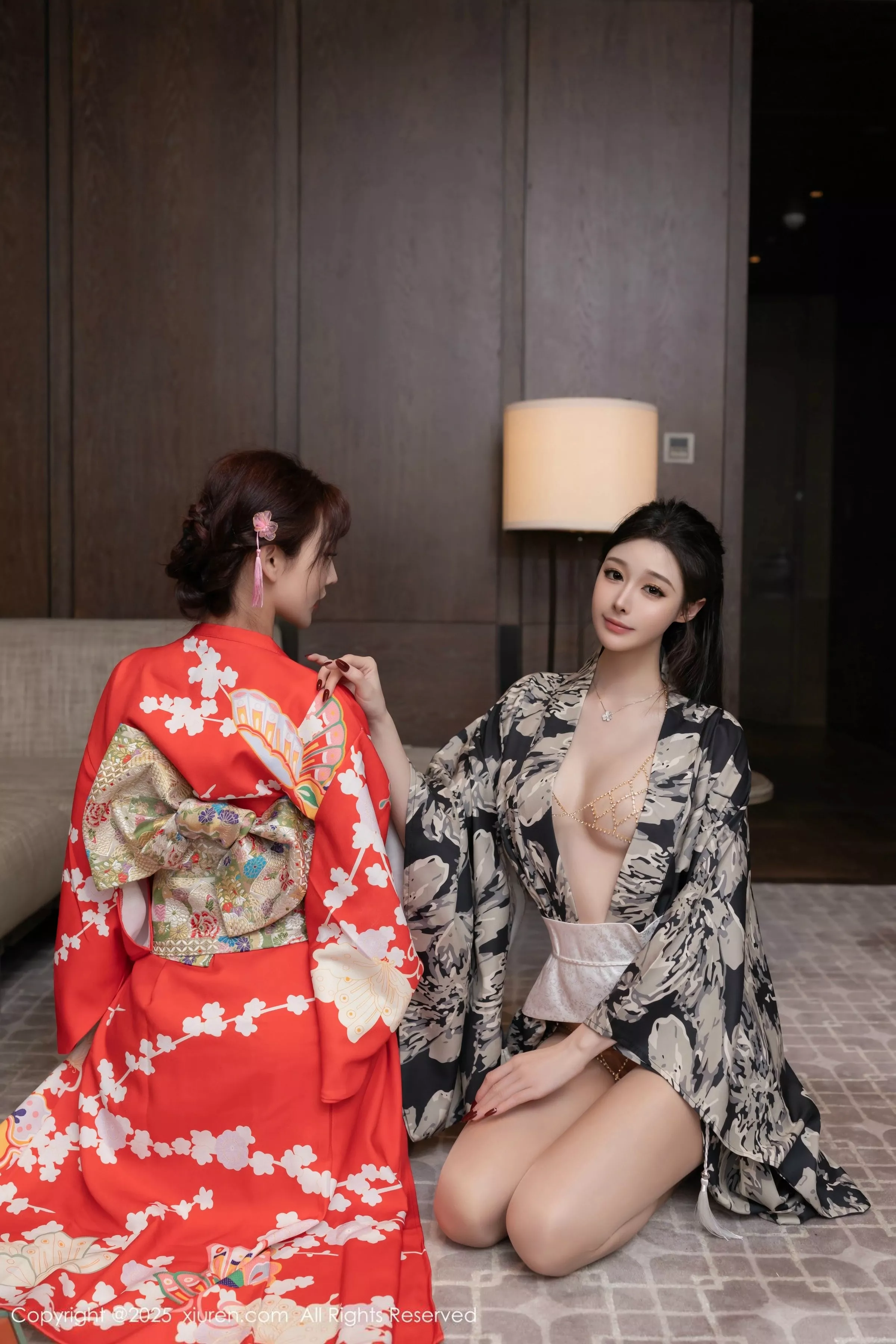 [[XiuRen秀人网]秀人网]No.10352_模特合集美女小逗逗＆陆萱萱性感姐妹花超薄肉丝私房诱惑写真80P