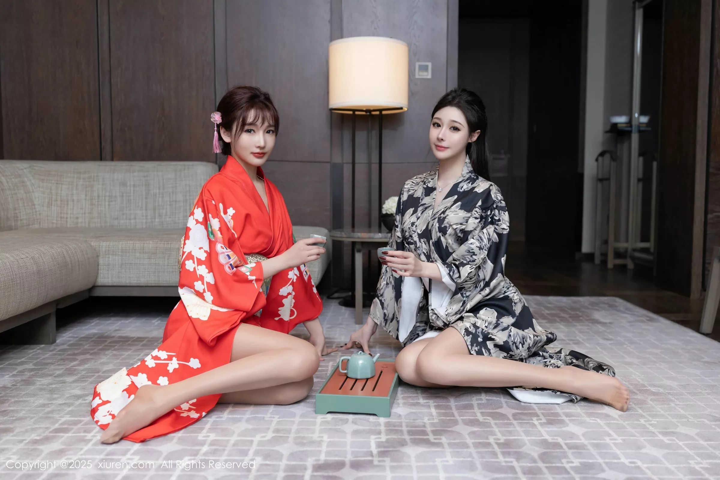 [[XiuRen秀人网]秀人网]No.10352_模特合集美女小逗逗＆陆萱萱性感姐妹花超薄肉丝私房诱惑写真80P