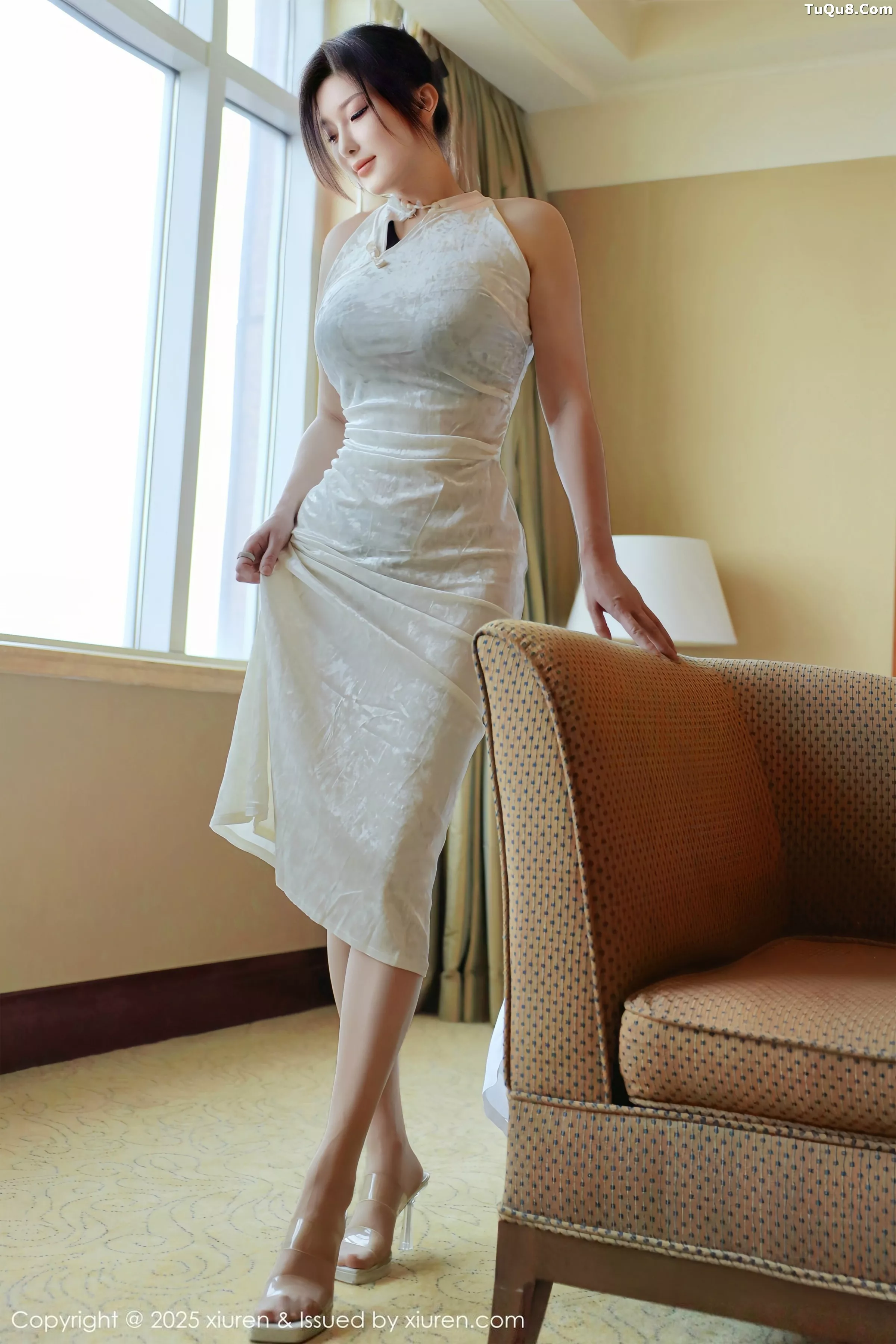 [[XiuRen秀人网]秀人网]No.10355_模特苏一诺浅色旗袍露黑色蕾丝内衣配超薄肉丝秀美腿诱惑写真77P