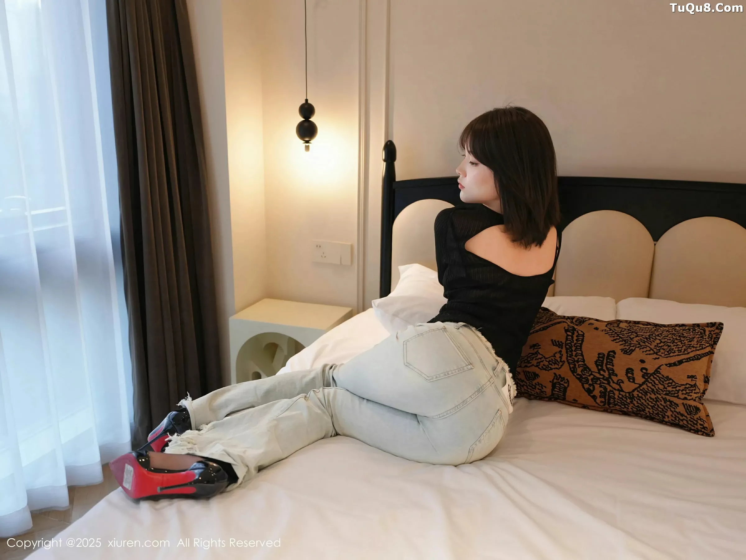 [[XiuRen秀人网]秀人网]No.10374_模特汁汁性感蓝色牛仔裤露超薄无内黑丝秀曼妙身姿诱惑写真56P