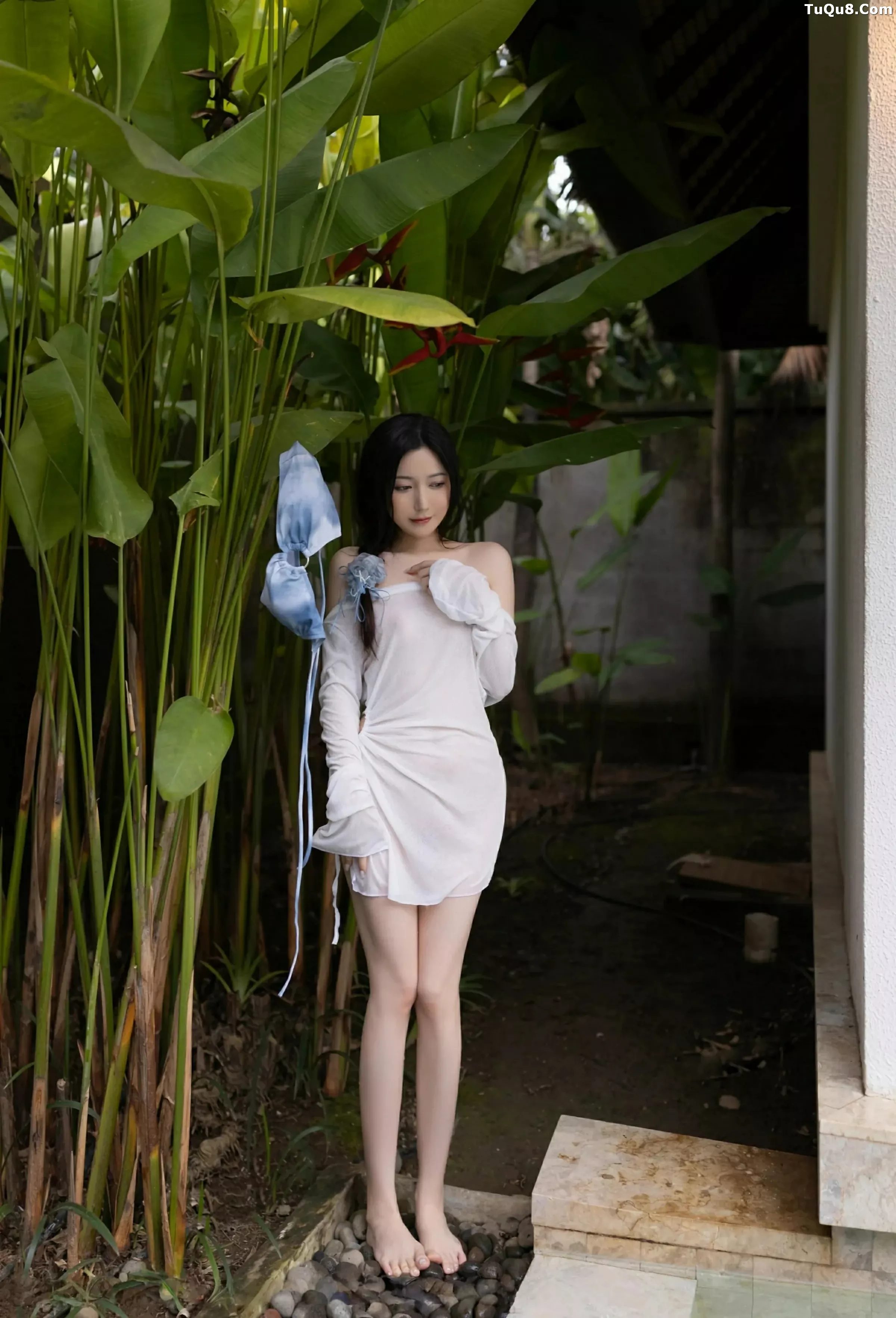 [[XiuRen秀人网]秀人网]No.10377_模特鱼子酱Fish白色轻透服饰露蓝色比基尼秀曼妙身姿诱惑写真80P