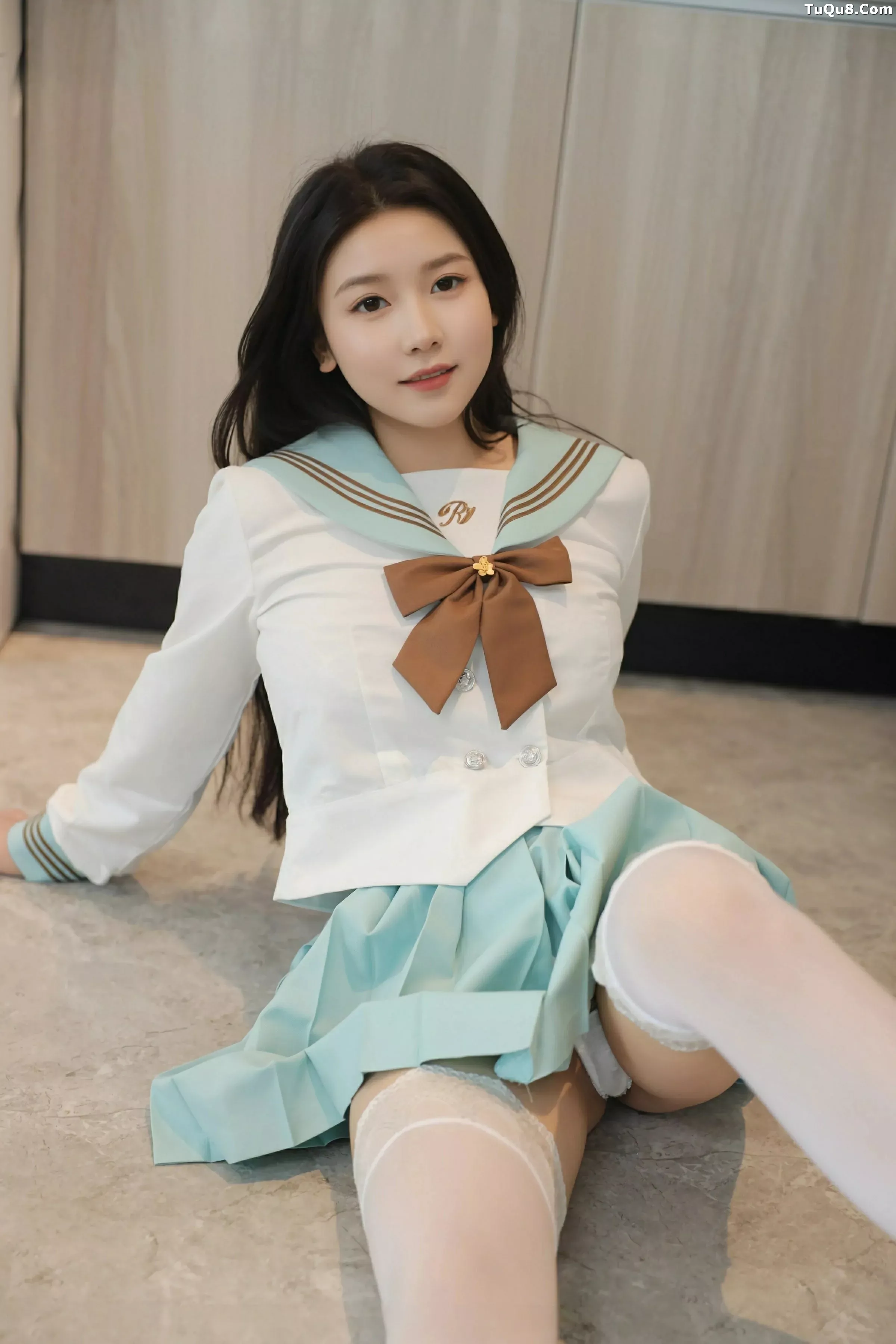 [[XiuRen秀人网]秀人网]No.10379_新人模特林嘉馨性感JK制服露白色内衣配白丝袜秀丰腴身材诱惑写真93P