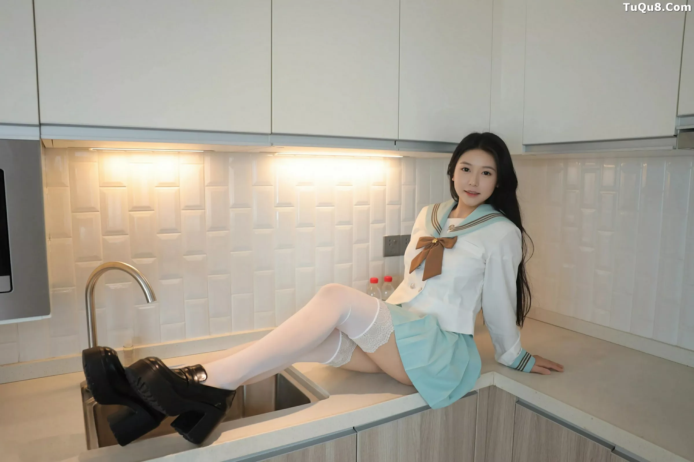 [[XiuRen秀人网]秀人网]No.10379_新人模特林嘉馨性感JK制服露白色内衣配白丝袜秀丰腴身材诱惑写真93P