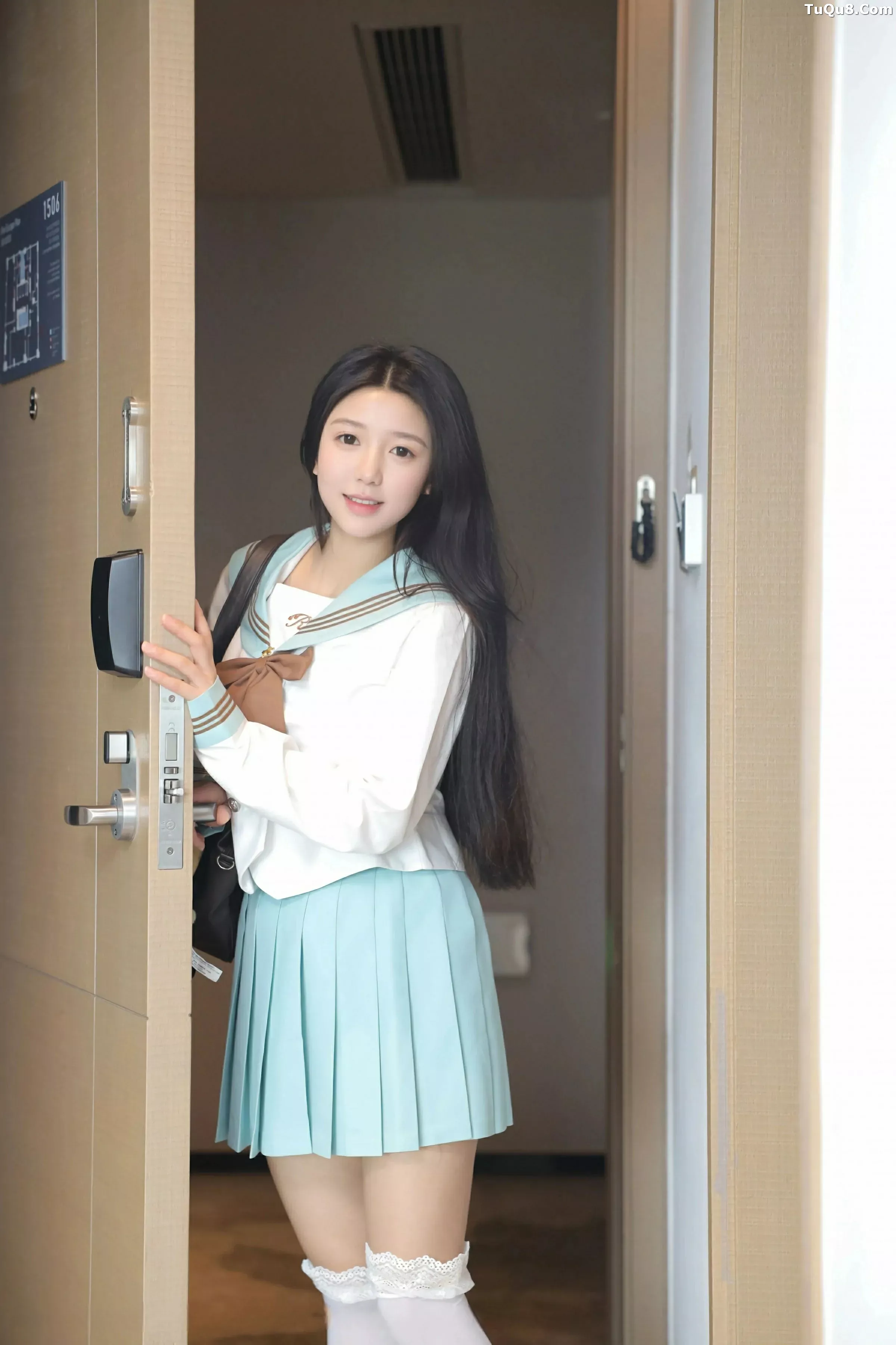 [[XiuRen秀人网]秀人网]No.10379_新人模特林嘉馨性感JK制服露白色内衣配白丝袜秀丰腴身材诱惑写真93P