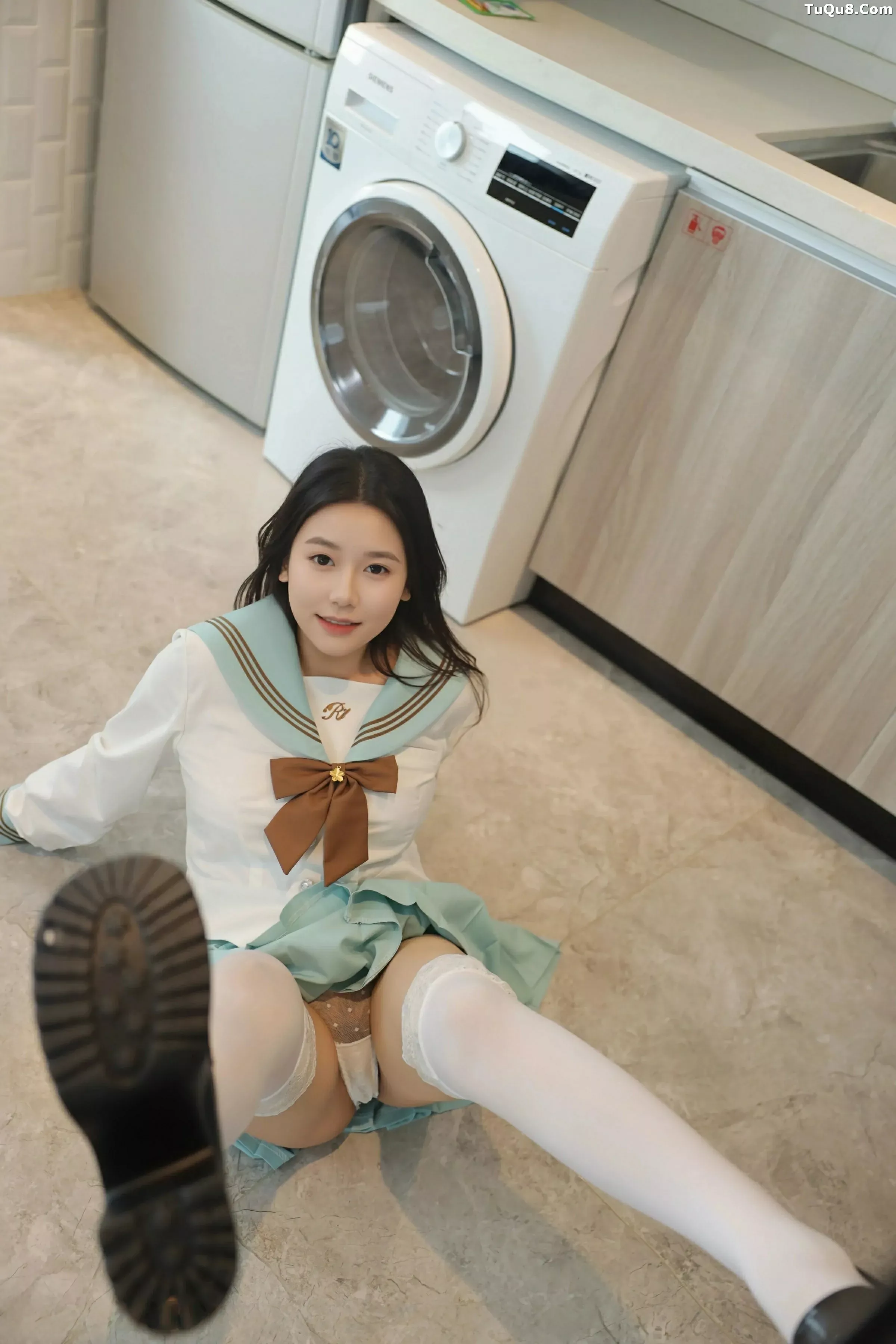 [[XiuRen秀人网]秀人网]No.10379_新人模特林嘉馨性感JK制服露白色内衣配白丝袜秀丰腴身材诱惑写真93P