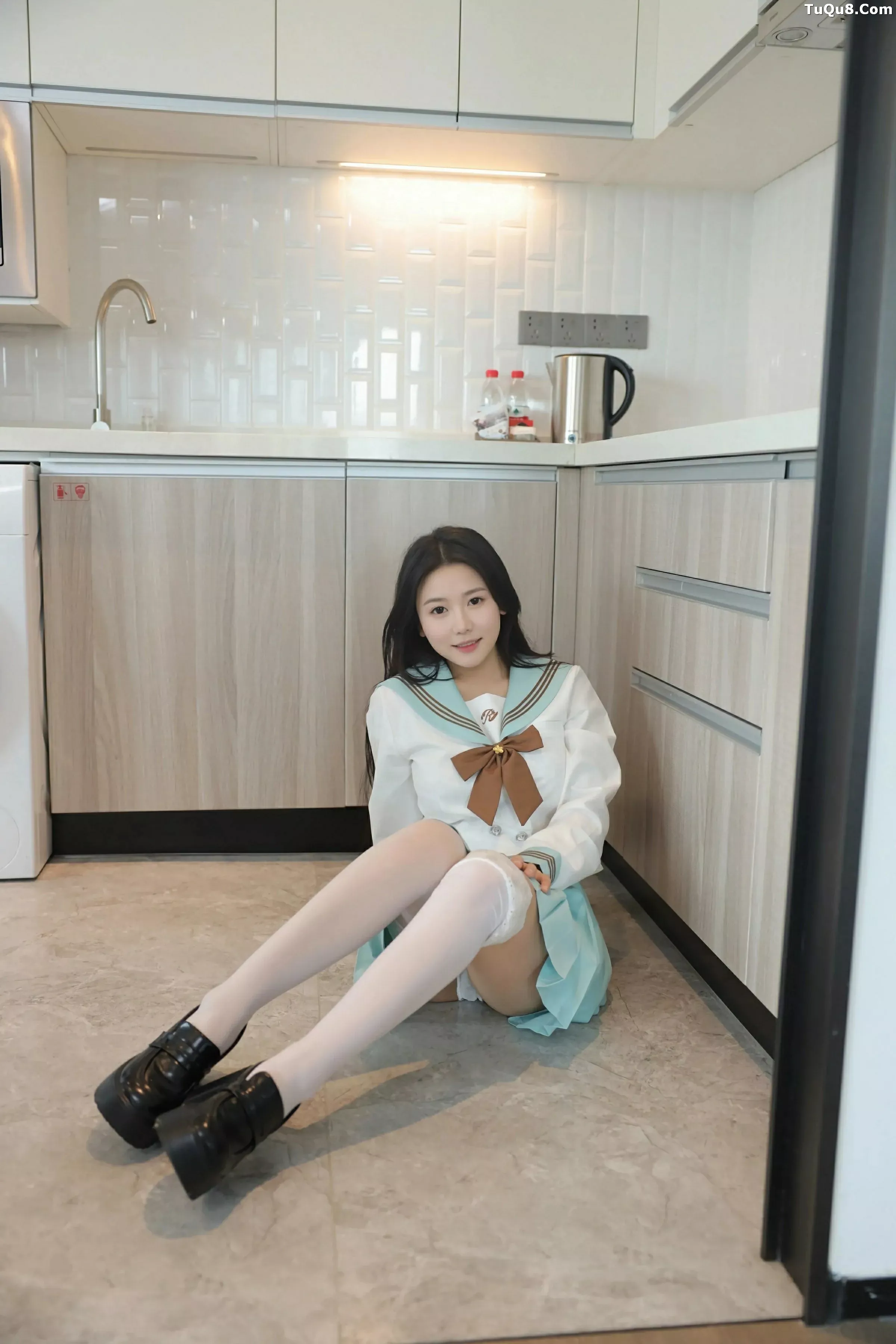 [[XiuRen秀人网]秀人网]No.10379_新人模特林嘉馨性感JK制服露白色内衣配白丝袜秀丰腴身材诱惑写真93P