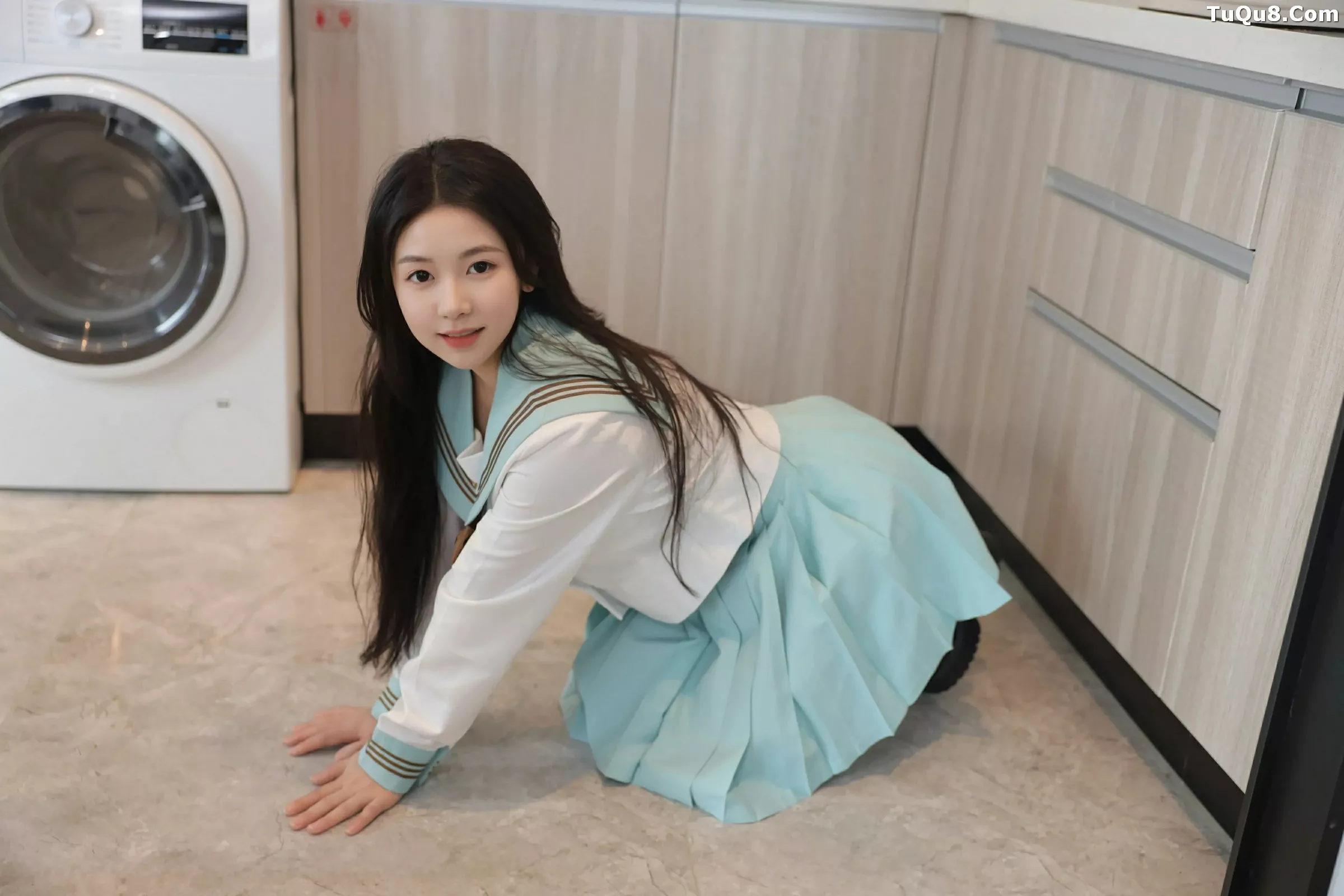 [[XiuRen秀人网]秀人网]No.10379_新人模特林嘉馨性感JK制服露白色内衣配白丝袜秀丰腴身材诱惑写真93P