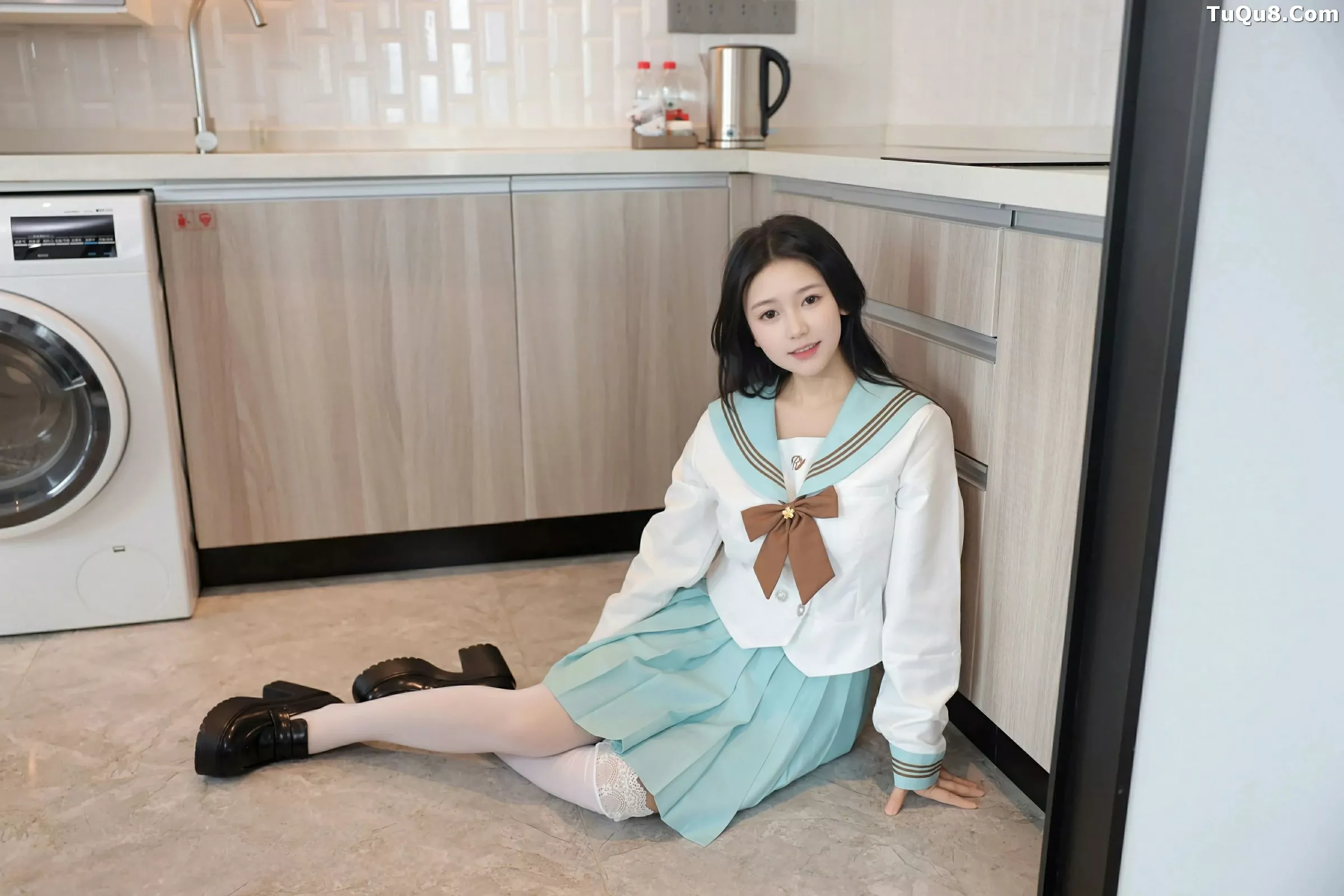 [[XiuRen秀人网]秀人网]No.10379_新人模特林嘉馨性感JK制服露白色内衣配白丝袜秀丰腴身材诱惑写真93P