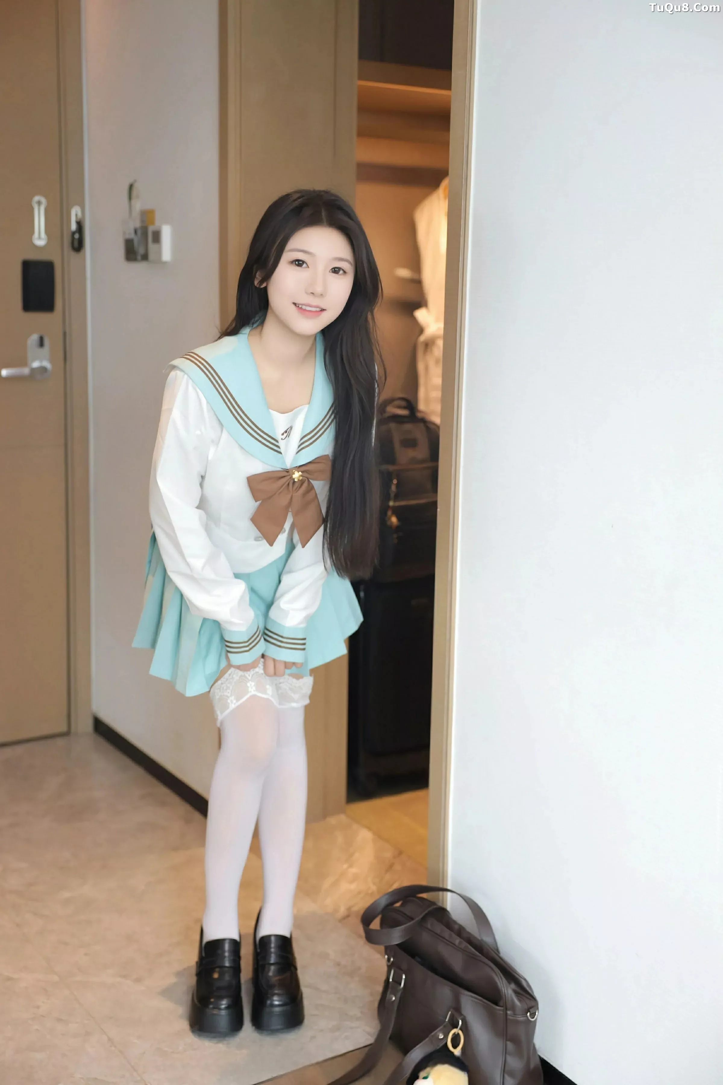 [[XiuRen秀人网]秀人网]No.10379_新人模特林嘉馨性感JK制服露白色内衣配白丝袜秀丰腴身材诱惑写真93P