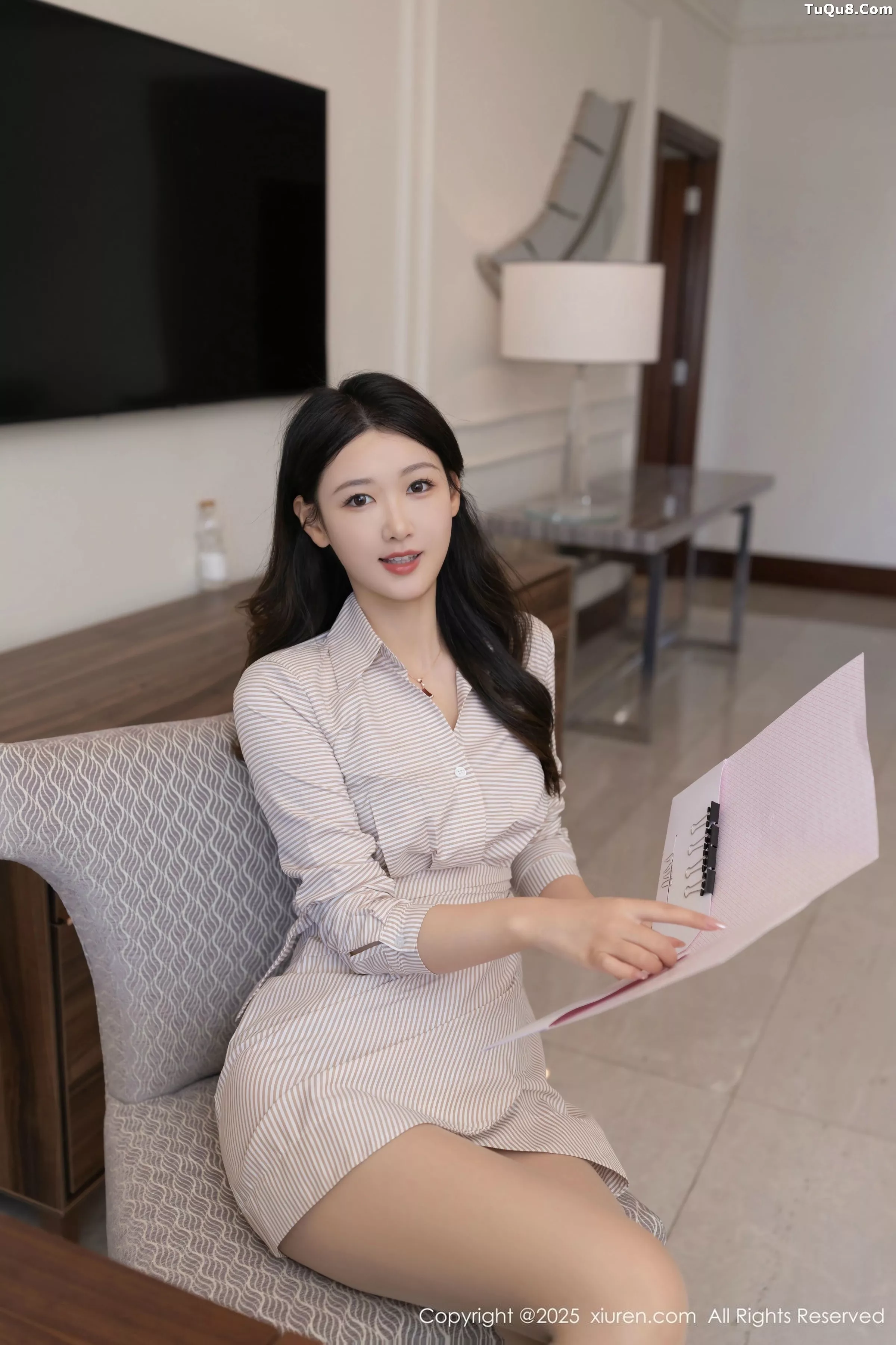 [[XiuRen秀人网]秀人网]No.10384_模特唐安琪性感浅色连衣裙露蕾丝内衣配肉丝袜秀曼妙身姿诱惑写真84P