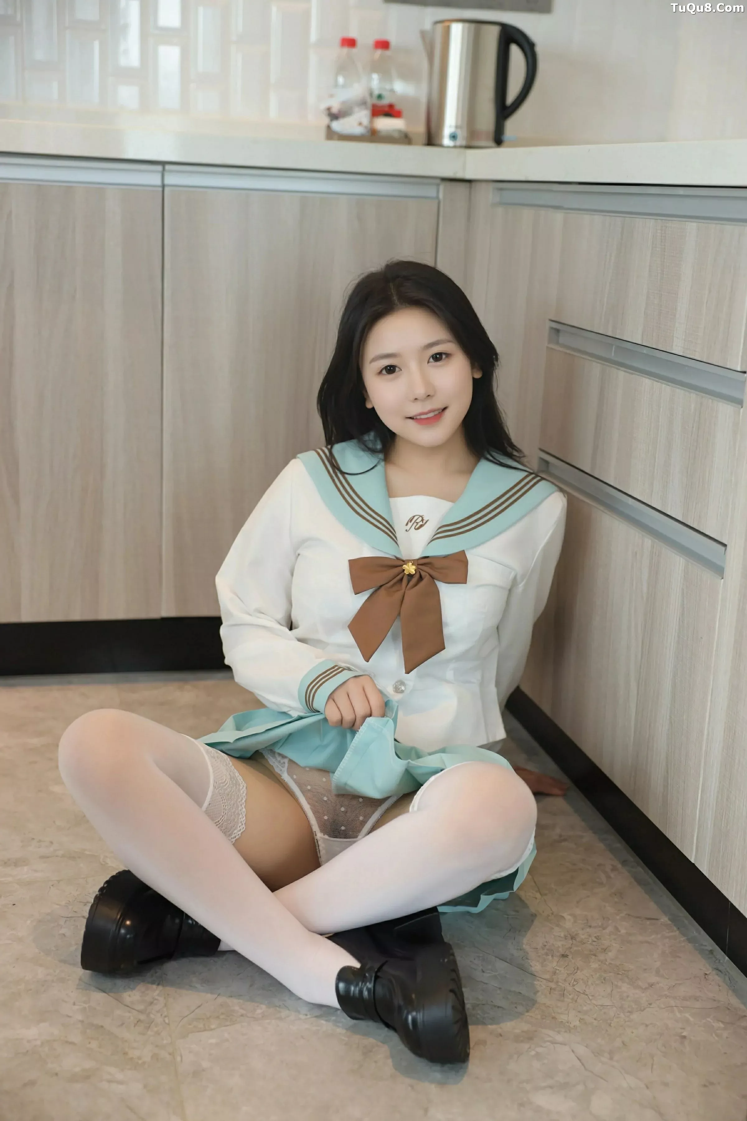 [[XiuRen秀人网]秀人网]No.10379_新人模特林嘉馨性感JK制服露白色内衣配白丝袜秀丰腴身材诱惑写真93P