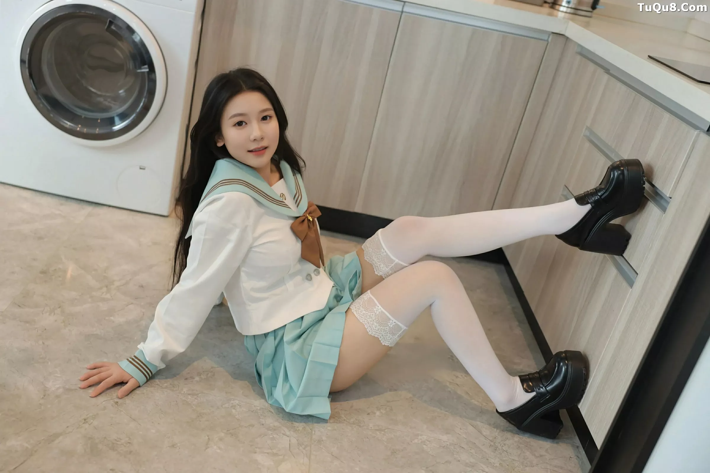 [[XiuRen秀人网]秀人网]No.10379_新人模特林嘉馨性感JK制服露白色内衣配白丝袜秀丰腴身材诱惑写真93P