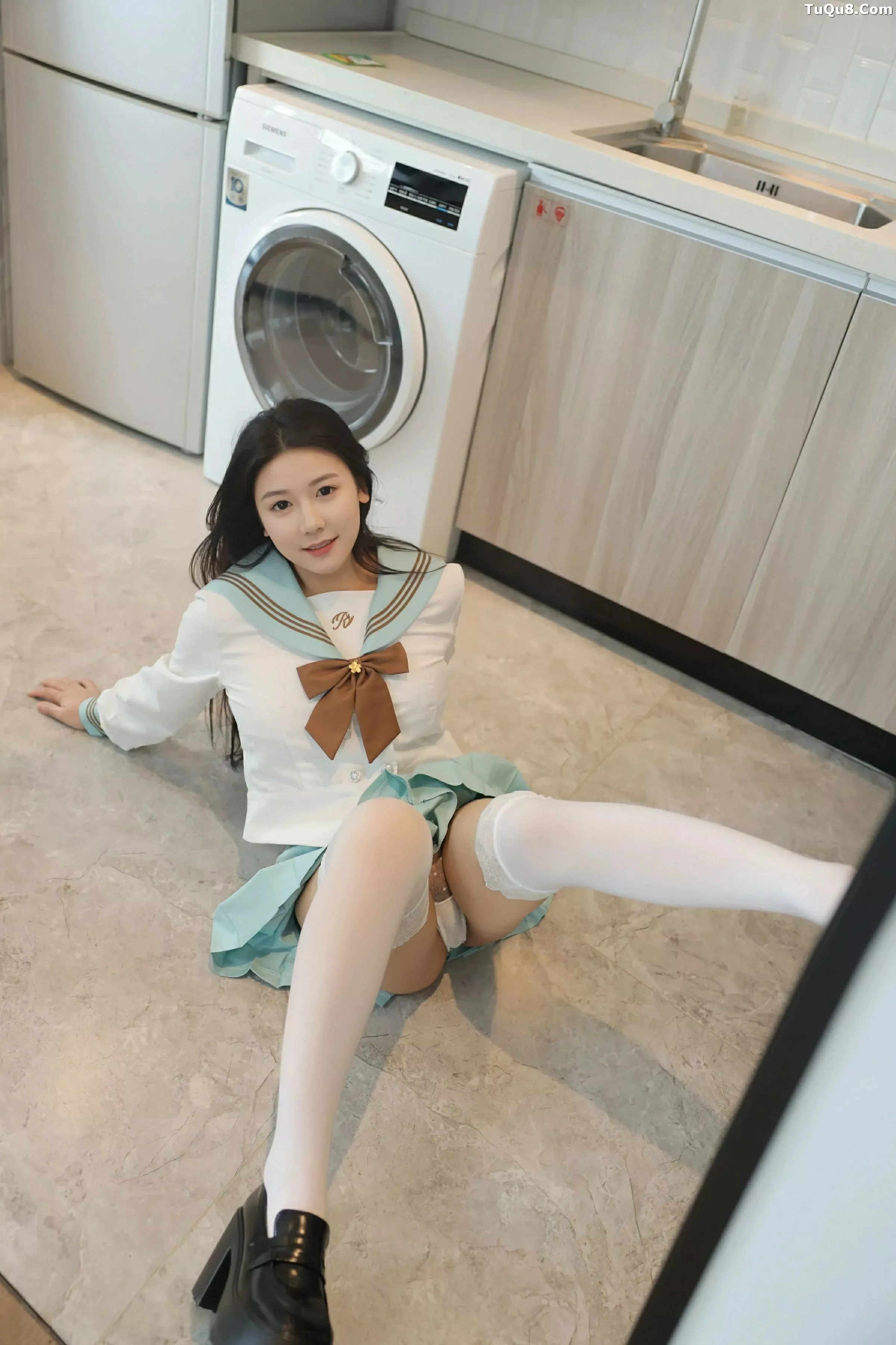 [[XiuRen秀人网]秀人网]No.10379_新人模特林嘉馨性感JK制服露白色内衣配白丝袜秀丰腴身材诱惑写真93P