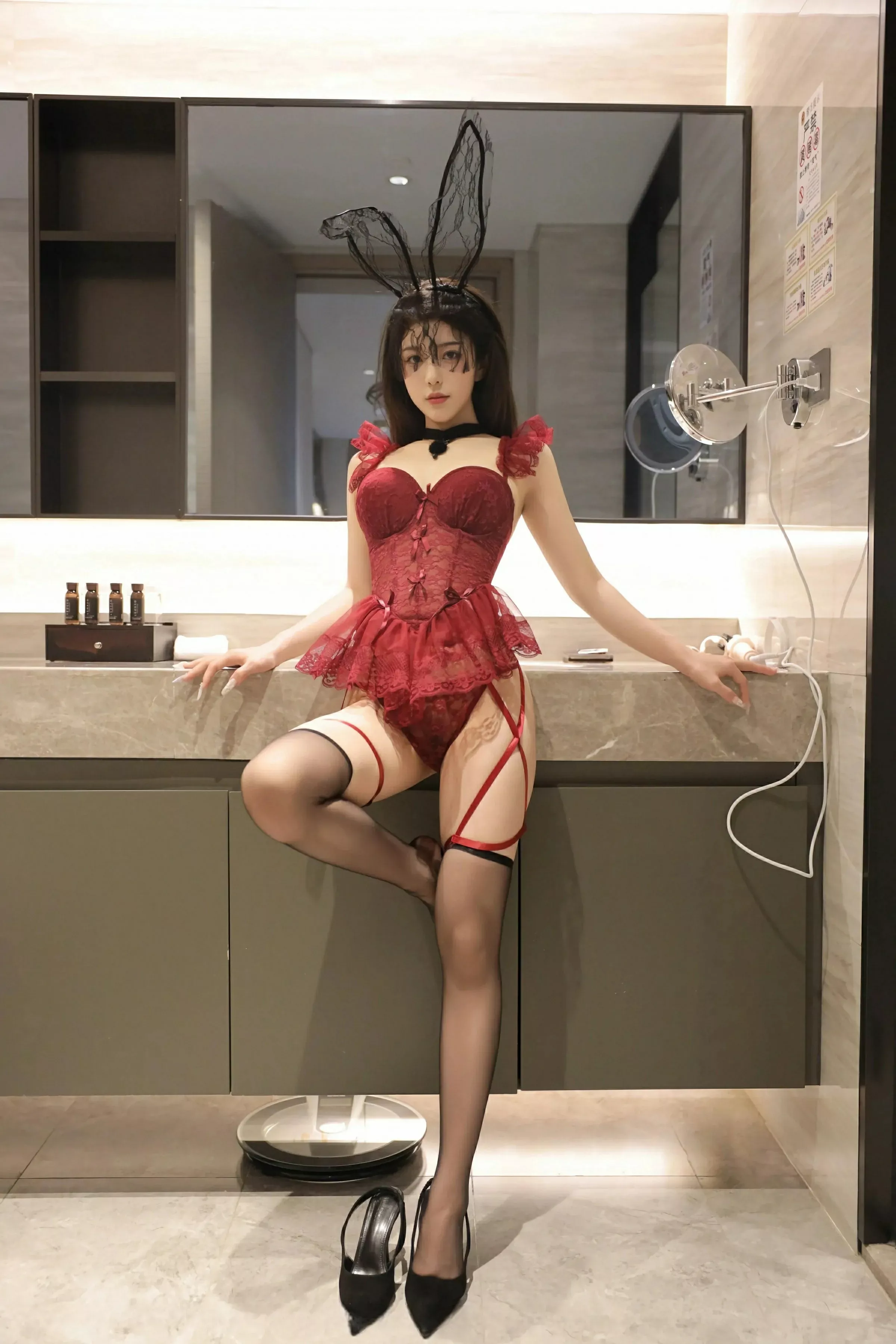 [[XiuRen秀人网]秀人网]No.10386_新人模特李安妮性感红色情趣内衣配黑丝吊袜秀丰腴身材诱惑写真80P