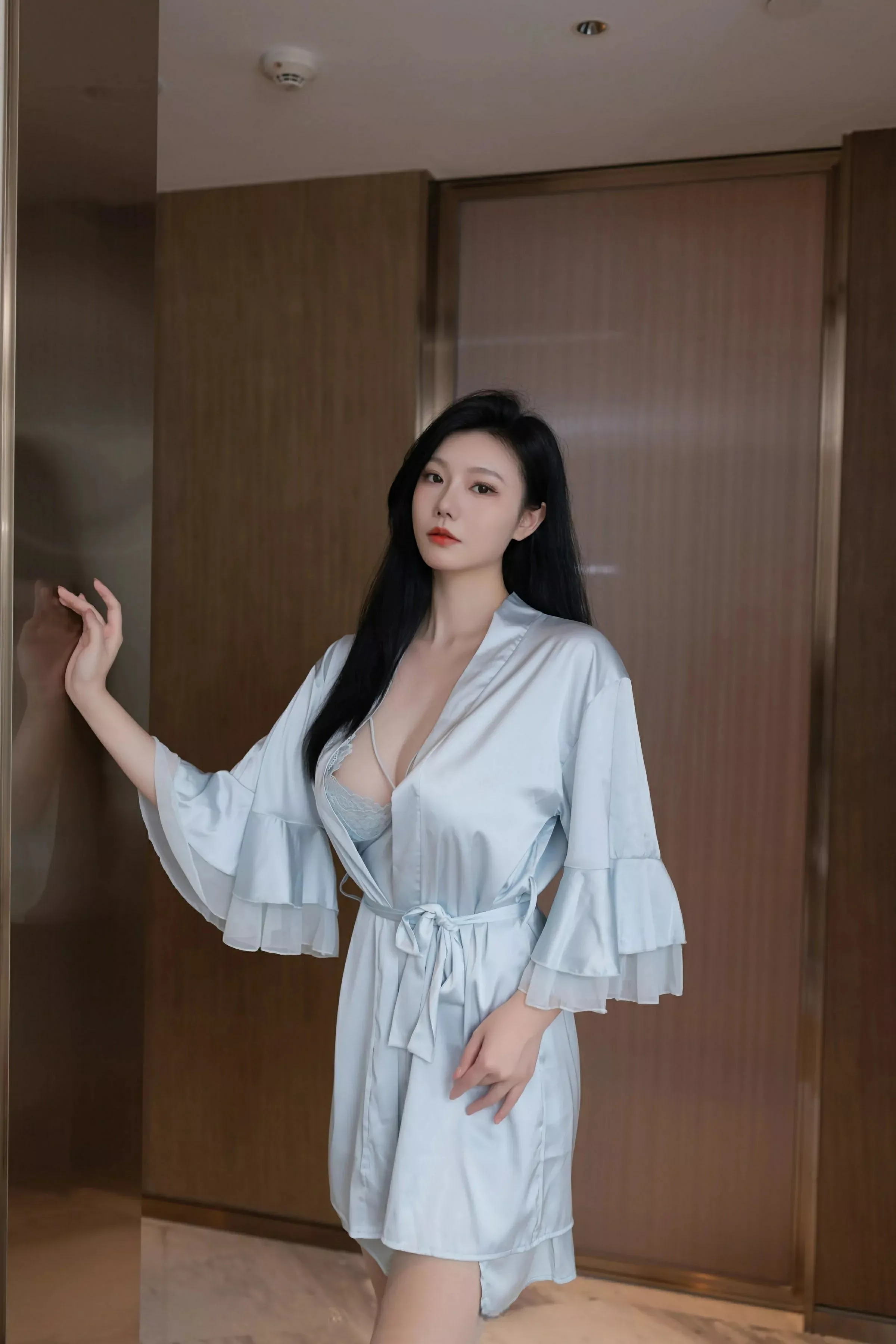 [[XiuRen秀人网]秀人网]No.10390_模特安然anran性感蓝色吊带睡裙配肉色丝袜秀曼妙身姿诱惑写真80P