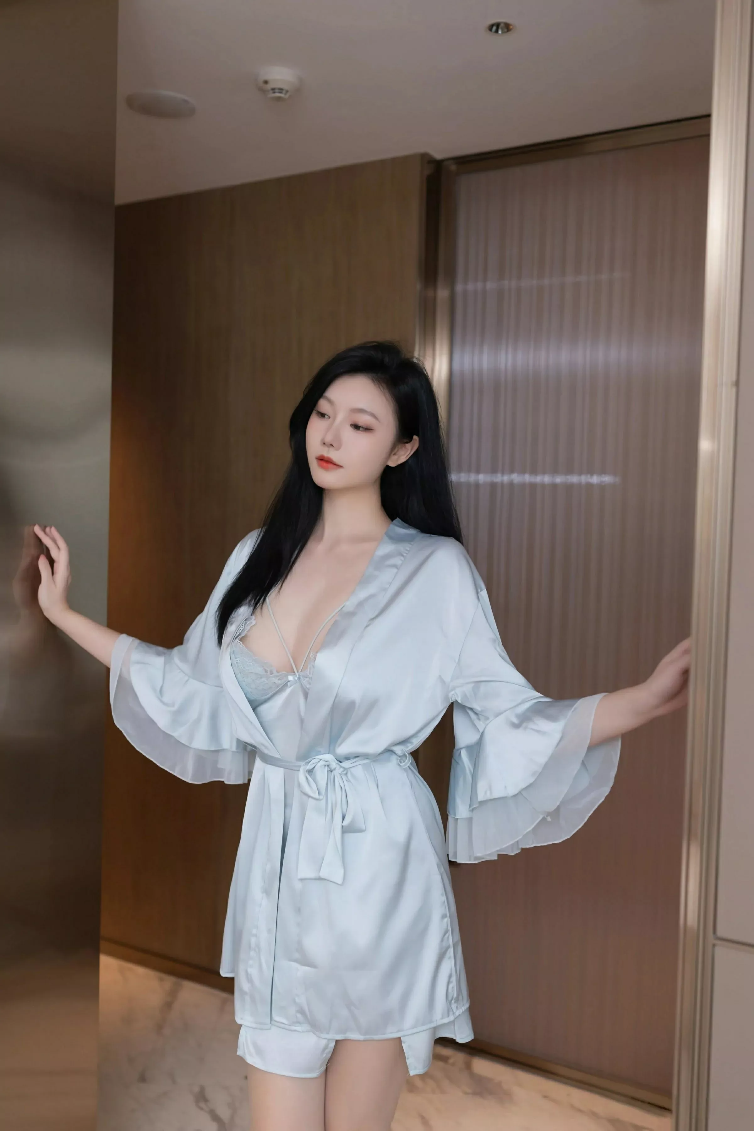 [[XiuRen秀人网]秀人网]No.10390_模特安然anran性感蓝色吊带睡裙配肉色丝袜秀曼妙身姿诱惑写真80P