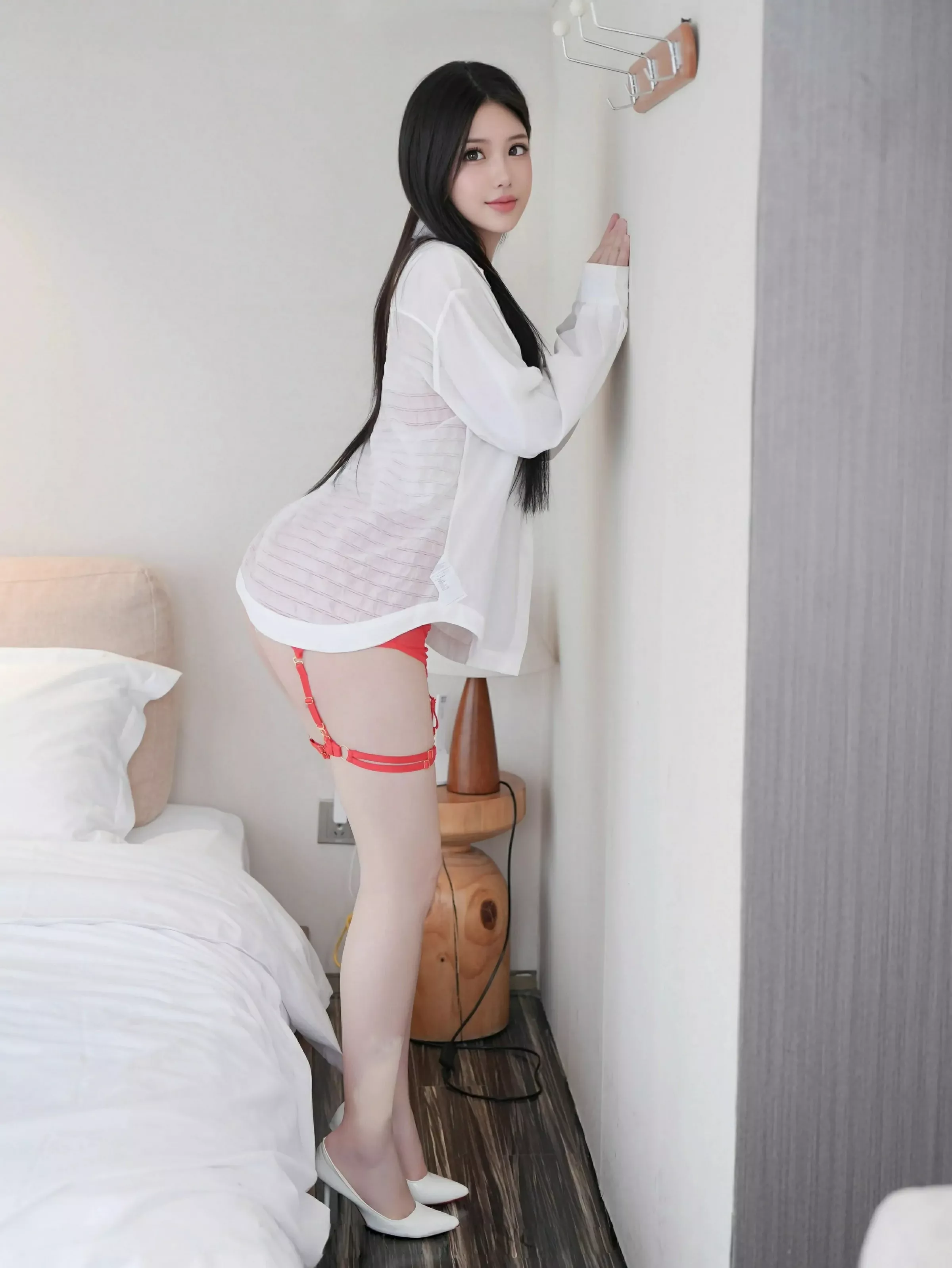 [[XiuRen秀人网]秀人网]No.10392_模特沐言妍妍酱～性感白T配红色情趣内衣秀柔美身姿诱惑写真76P