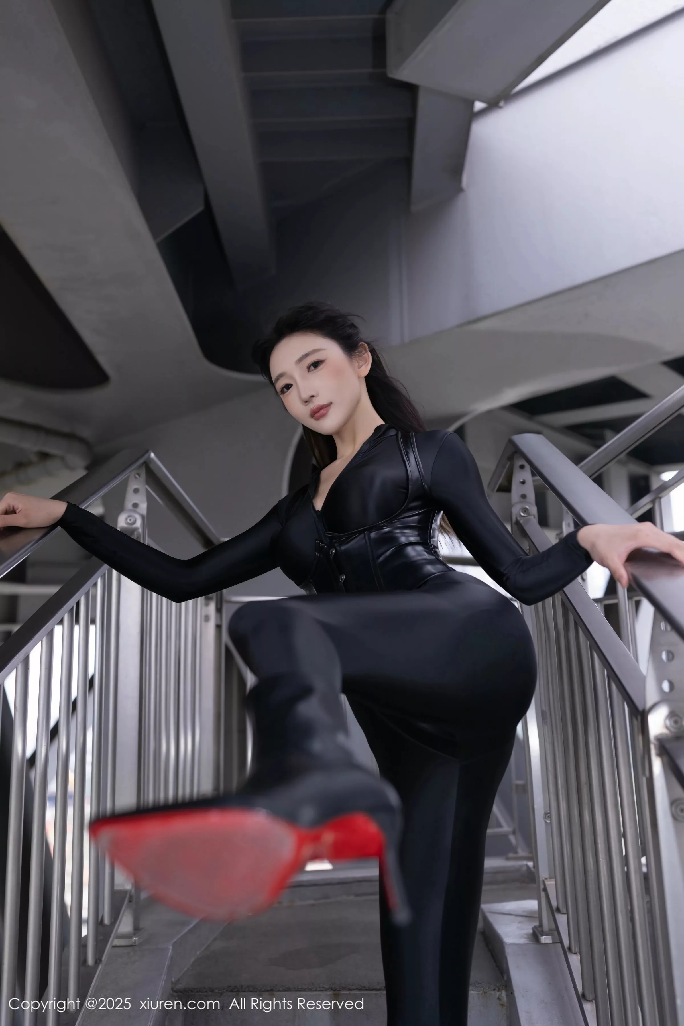 [[XiuRen秀人网]秀人网]No.10404_模特陆萱萱性感黑色连体衣露超薄黑丝秀柔美身姿撩人诱惑写真80P