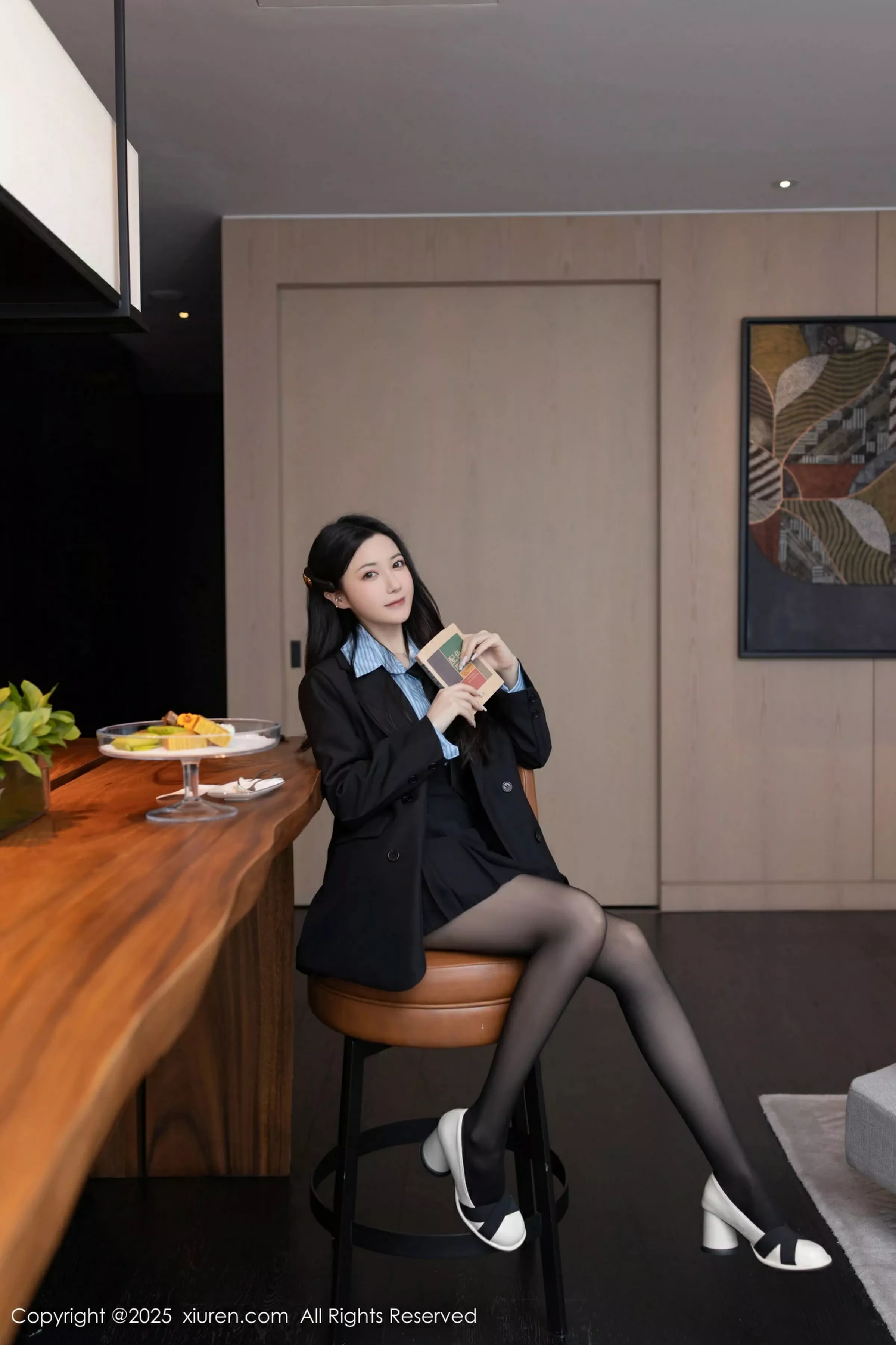 [[XiuRen秀人网]秀人网]No.10412_模特鱼子酱Fish蓝色T恤配黑短裙露超薄黑丝秀曼妙身材诱惑写真80P