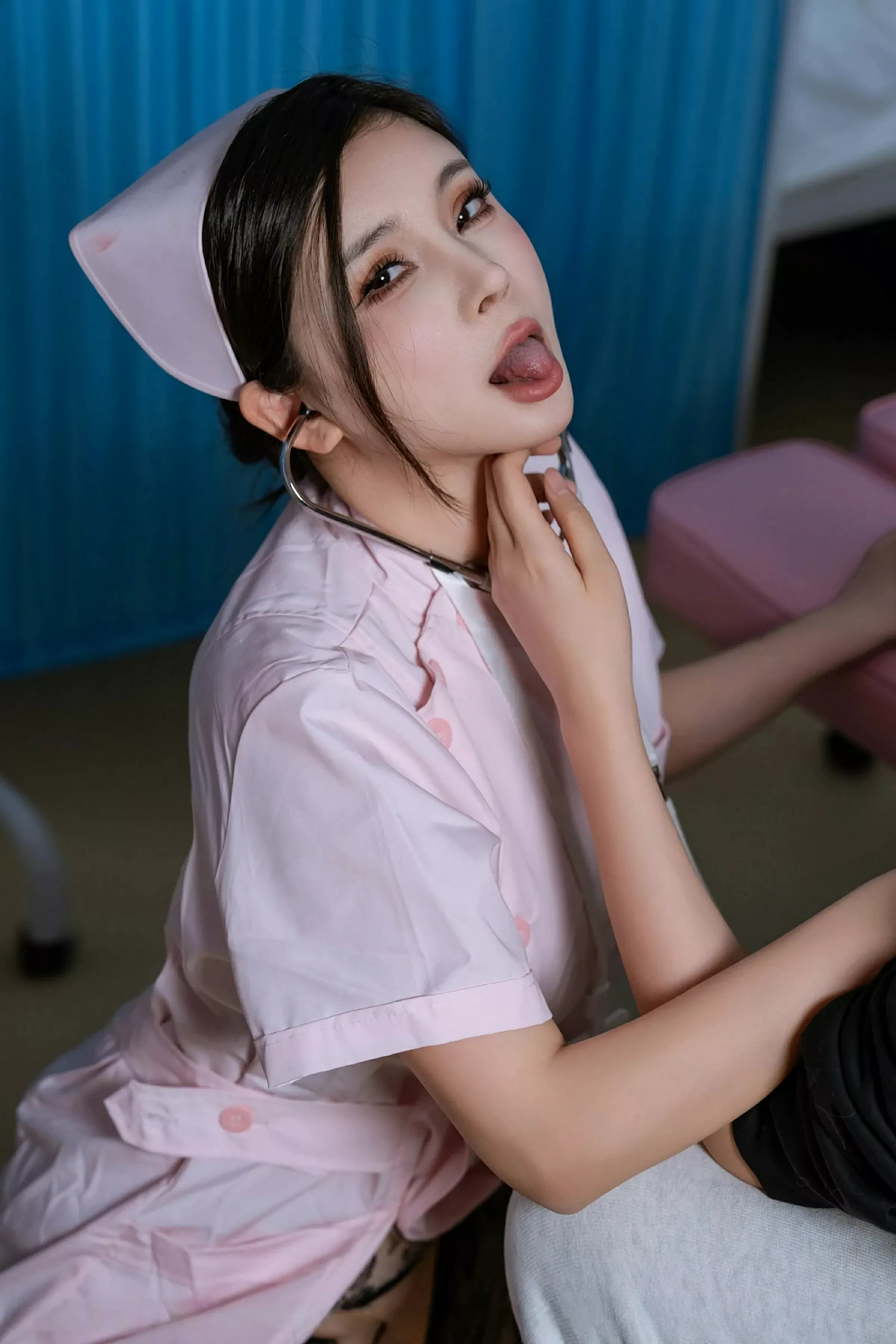 [[XiuRen秀人网]秀人网]No.10408_模特小蛮妖Yummy粉色护士服露黑色情趣内衣配黑丝吊袜诱惑写真87P