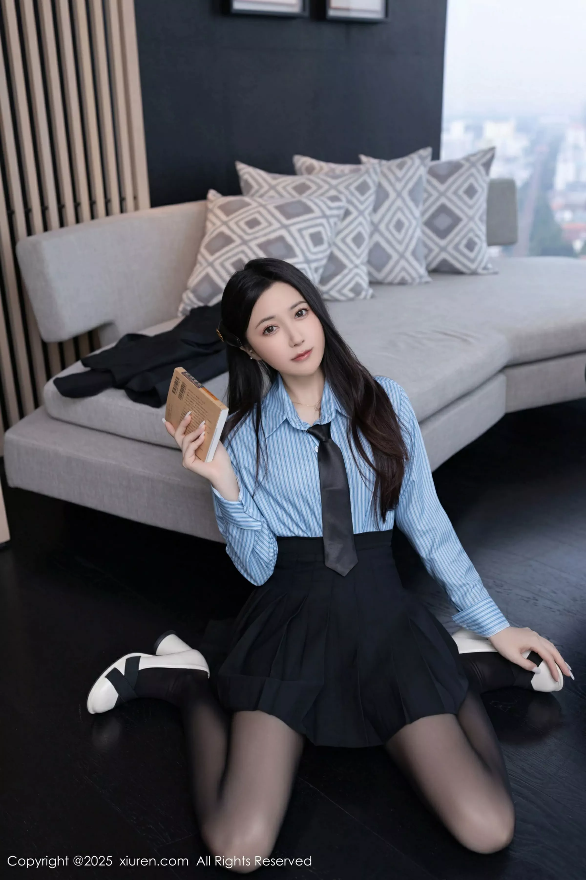 [[XiuRen秀人网]秀人网]No.10412_模特鱼子酱Fish蓝色T恤配黑短裙露超薄黑丝秀曼妙身材诱惑写真80P