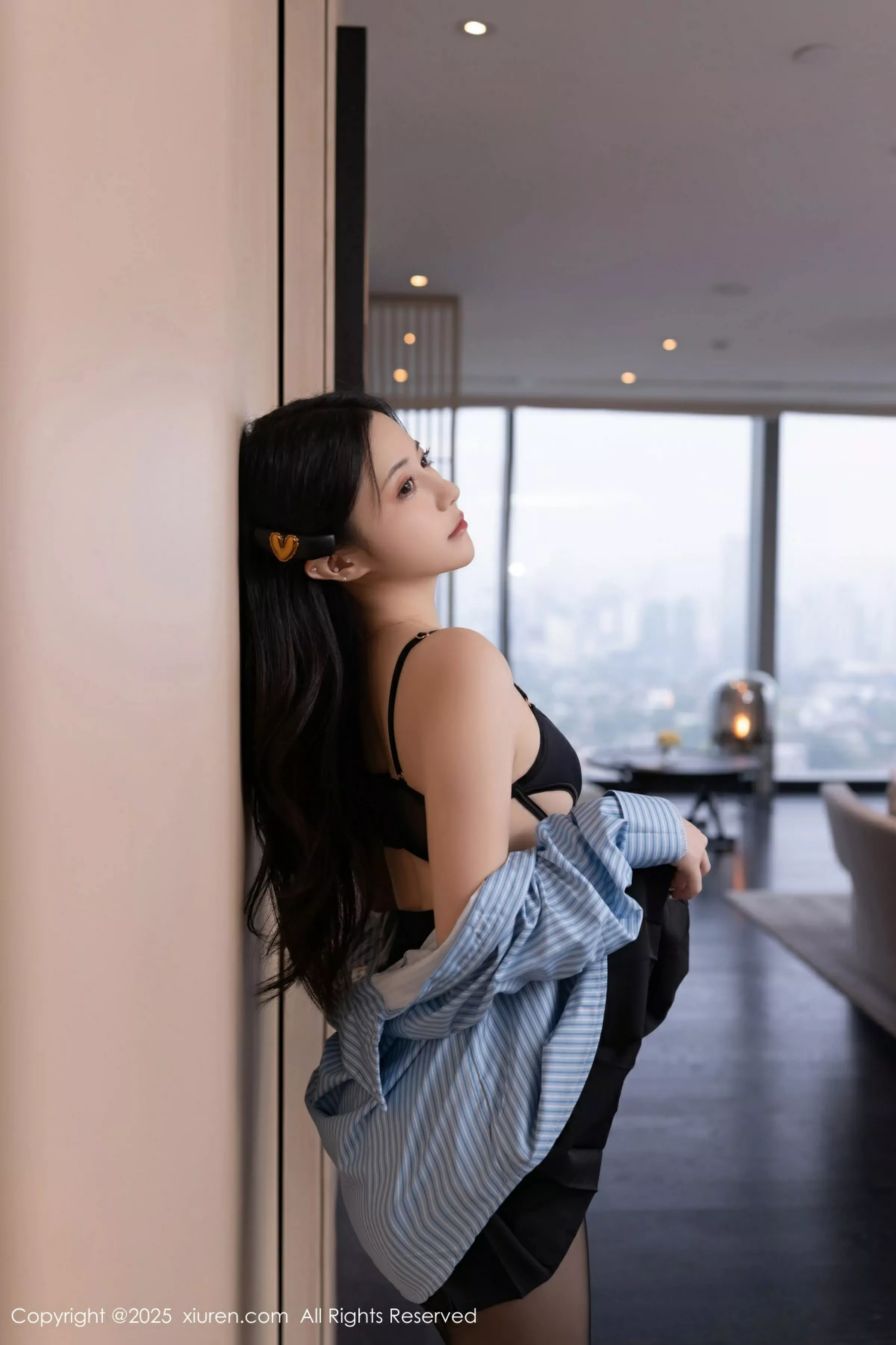 [[XiuRen秀人网]秀人网]No.10412_模特鱼子酱Fish蓝色T恤配黑短裙露超薄黑丝秀曼妙身材诱惑写真80P