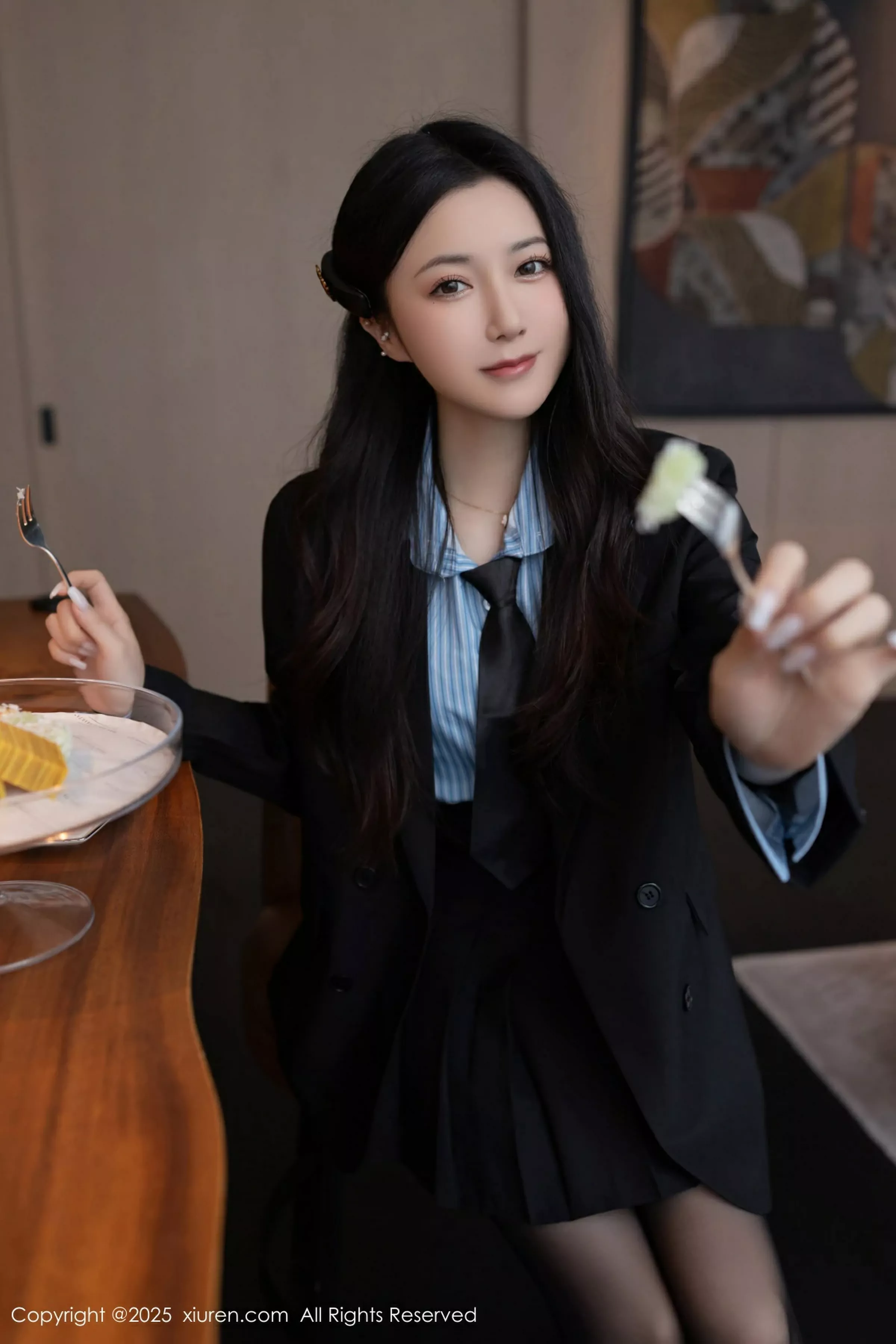 [[XiuRen秀人网]秀人网]No.10412_模特鱼子酱Fish蓝色T恤配黑短裙露超薄黑丝秀曼妙身材诱惑写真80P