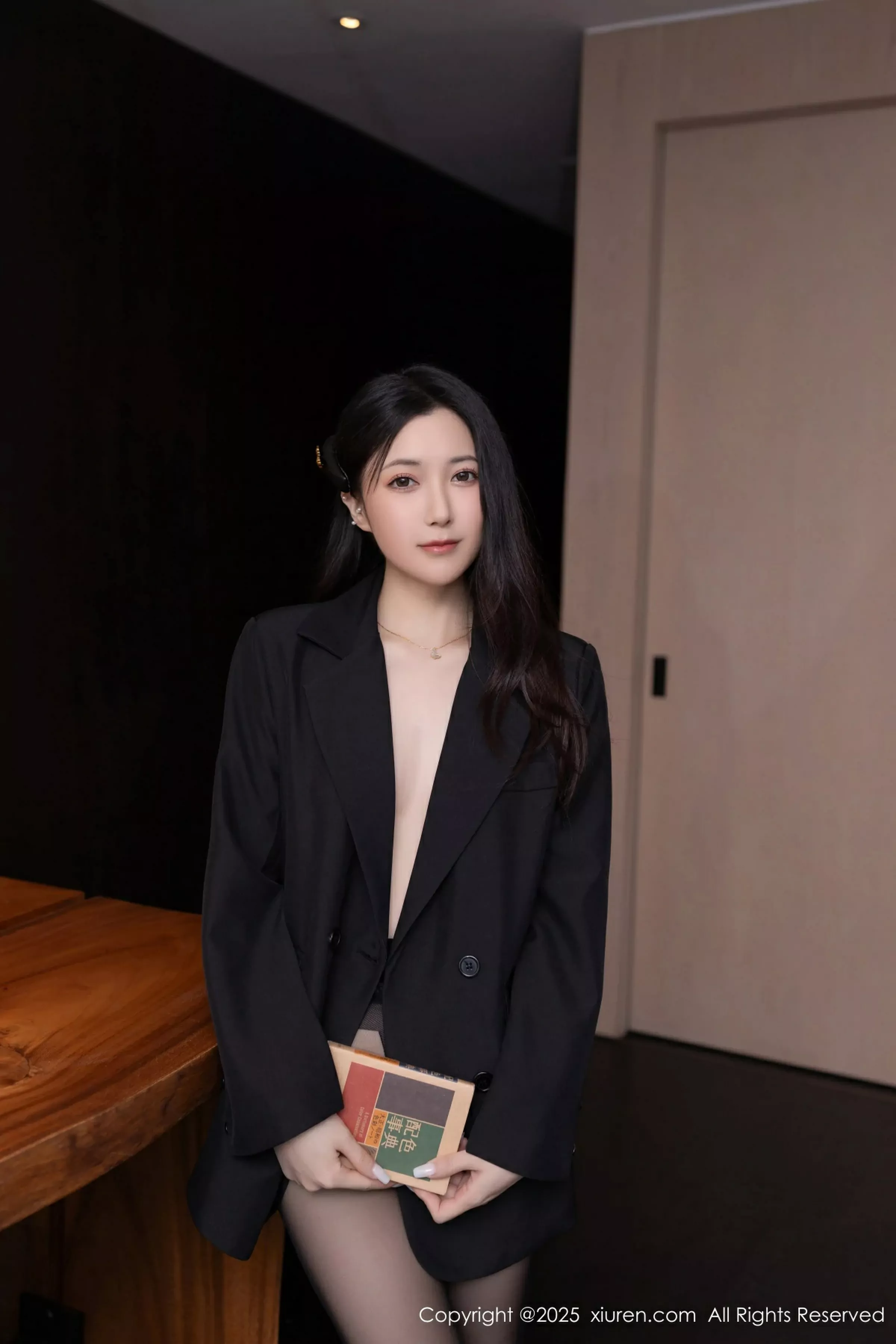 [[XiuRen秀人网]秀人网]No.10412_模特鱼子酱Fish蓝色T恤配黑短裙露超薄黑丝秀曼妙身材诱惑写真80P