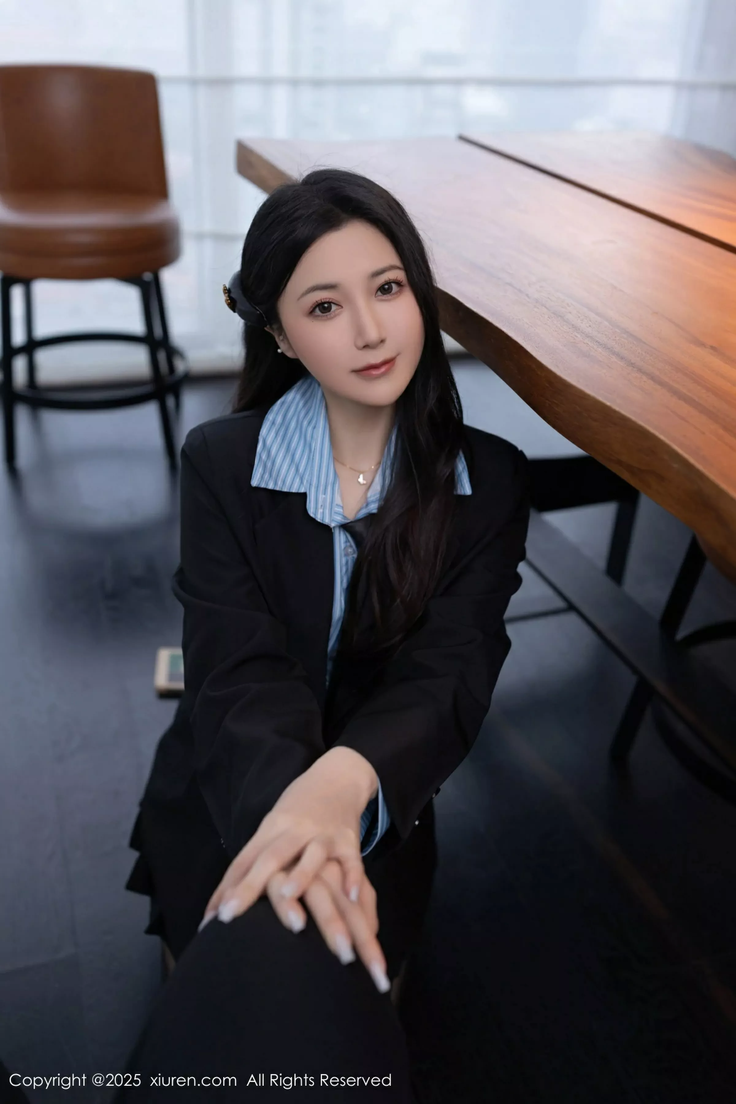 [[XiuRen秀人网]秀人网]No.10412_模特鱼子酱Fish蓝色T恤配黑短裙露超薄黑丝秀曼妙身材诱惑写真80P