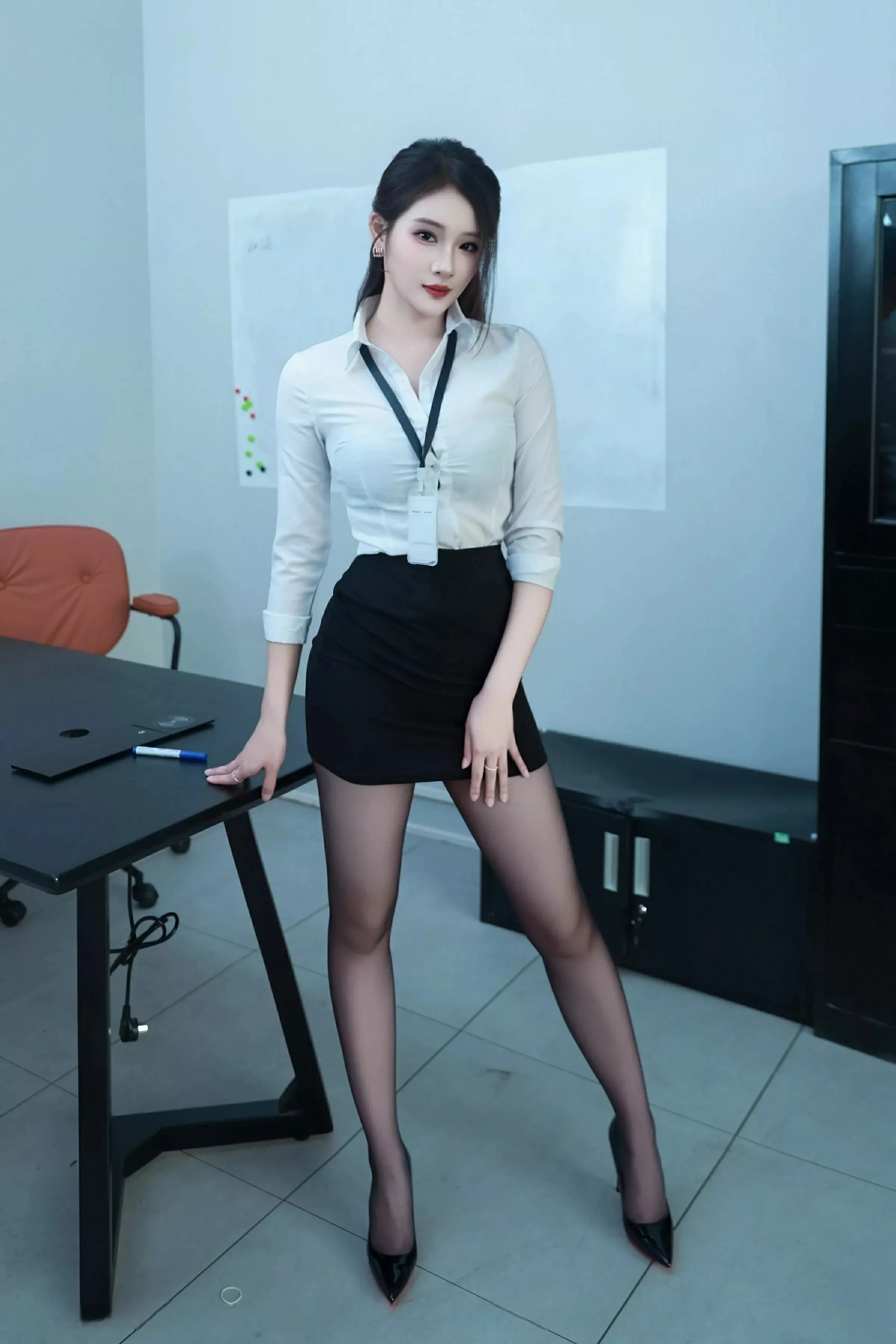 [[XiuRen秀人网]秀人网]No.10406_模特南乔性感黑白职业装露黑色内衣配超薄黑丝秀美腿诱惑写真103P