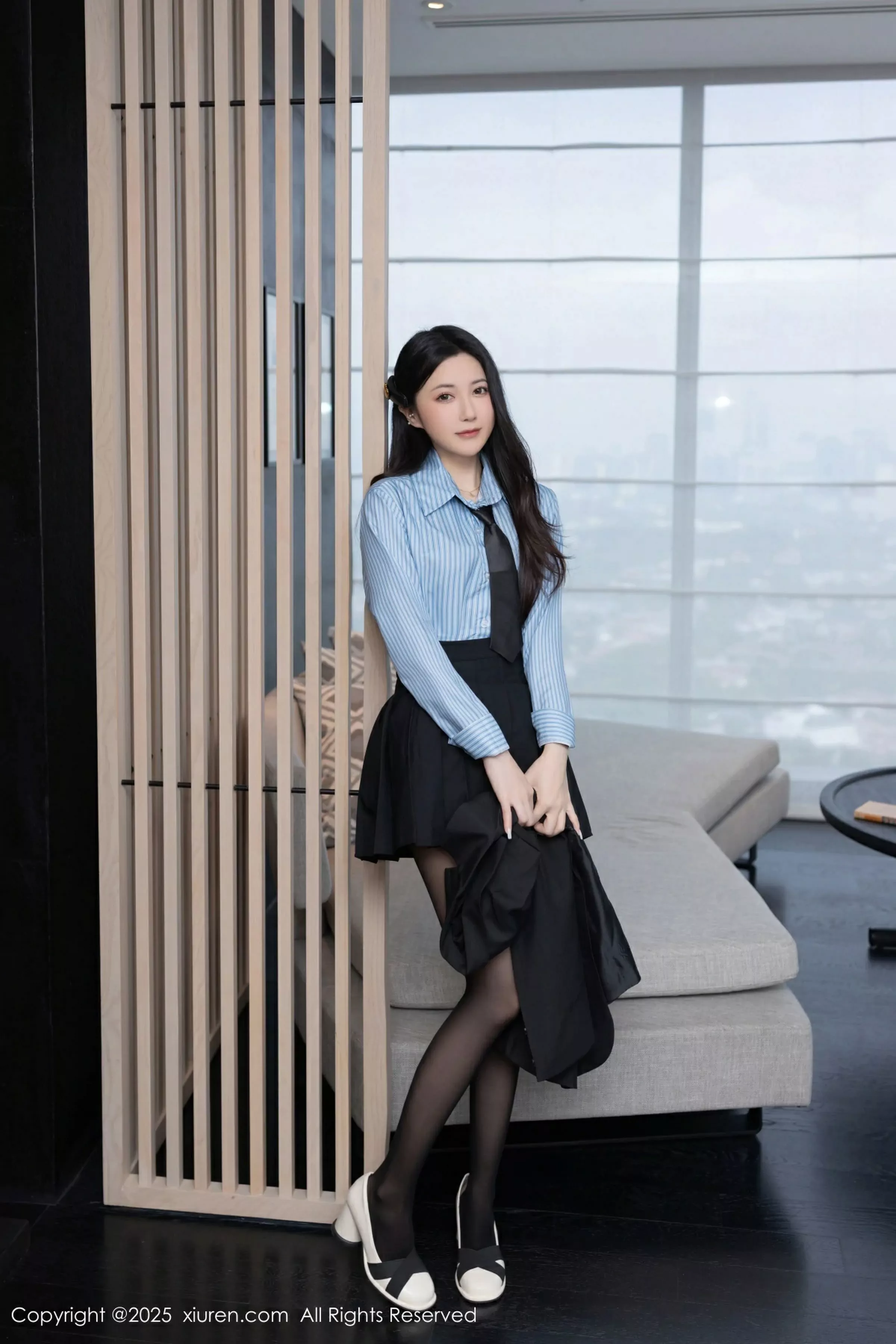 [[XiuRen秀人网]秀人网]No.10412_模特鱼子酱Fish蓝色T恤配黑短裙露超薄黑丝秀曼妙身材诱惑写真80P