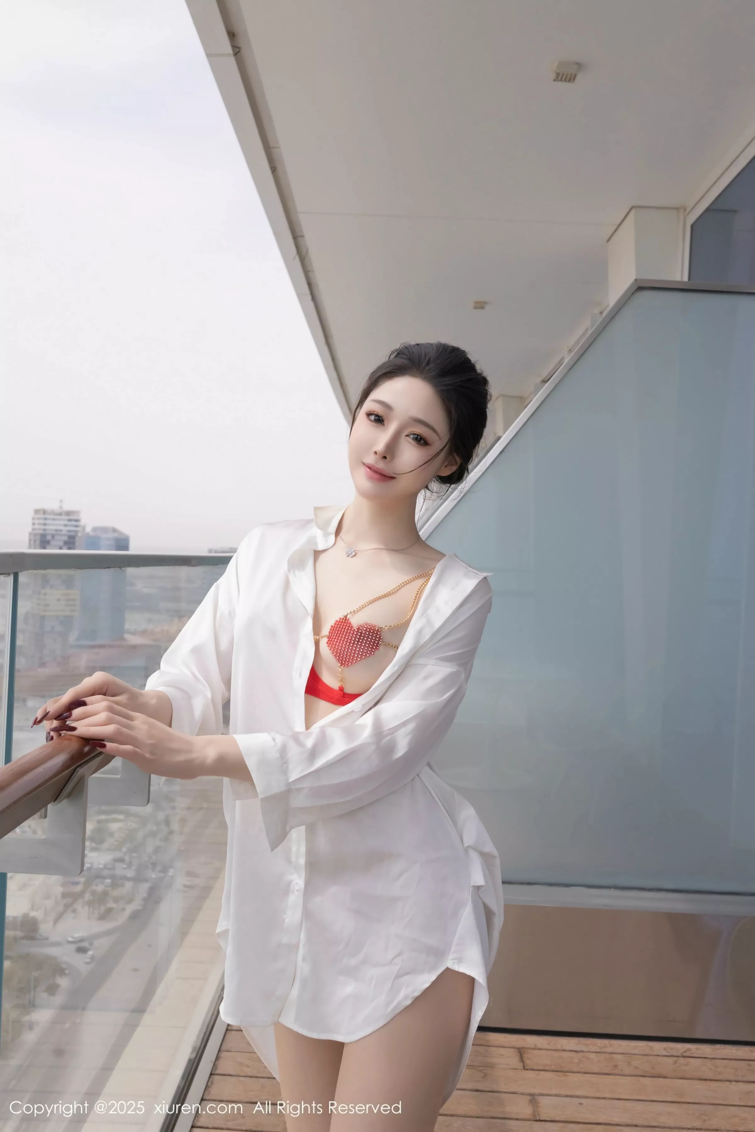 [[XiuRen秀人网]秀人网]No.10411_模特小逗逗性感红色情趣内衣配原色丝袜秀曼妙身姿完美诱惑写真84P