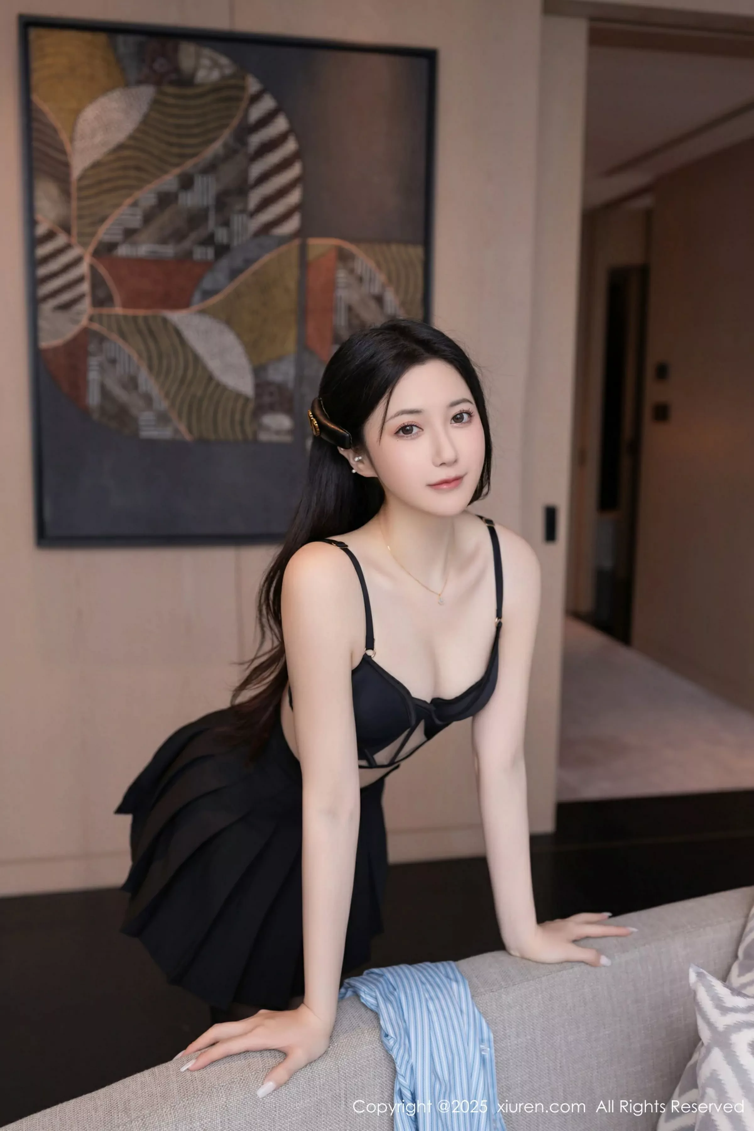 [[XiuRen秀人网]秀人网]No.10412_模特鱼子酱Fish蓝色T恤配黑短裙露超薄黑丝秀曼妙身材诱惑写真80P