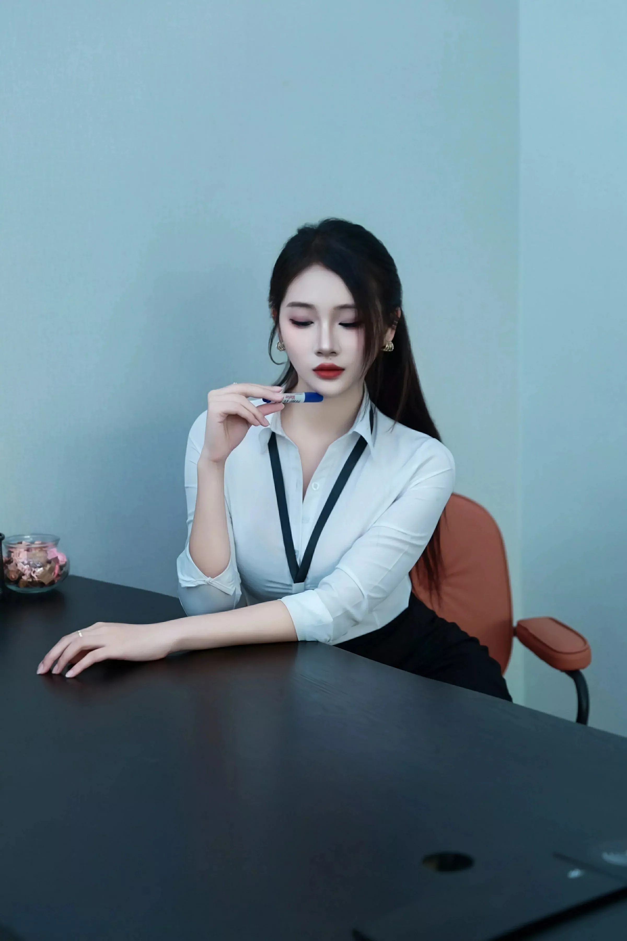 [[XiuRen秀人网]秀人网]No.10406_模特南乔性感黑白职业装露黑色内衣配超薄黑丝秀美腿诱惑写真103P