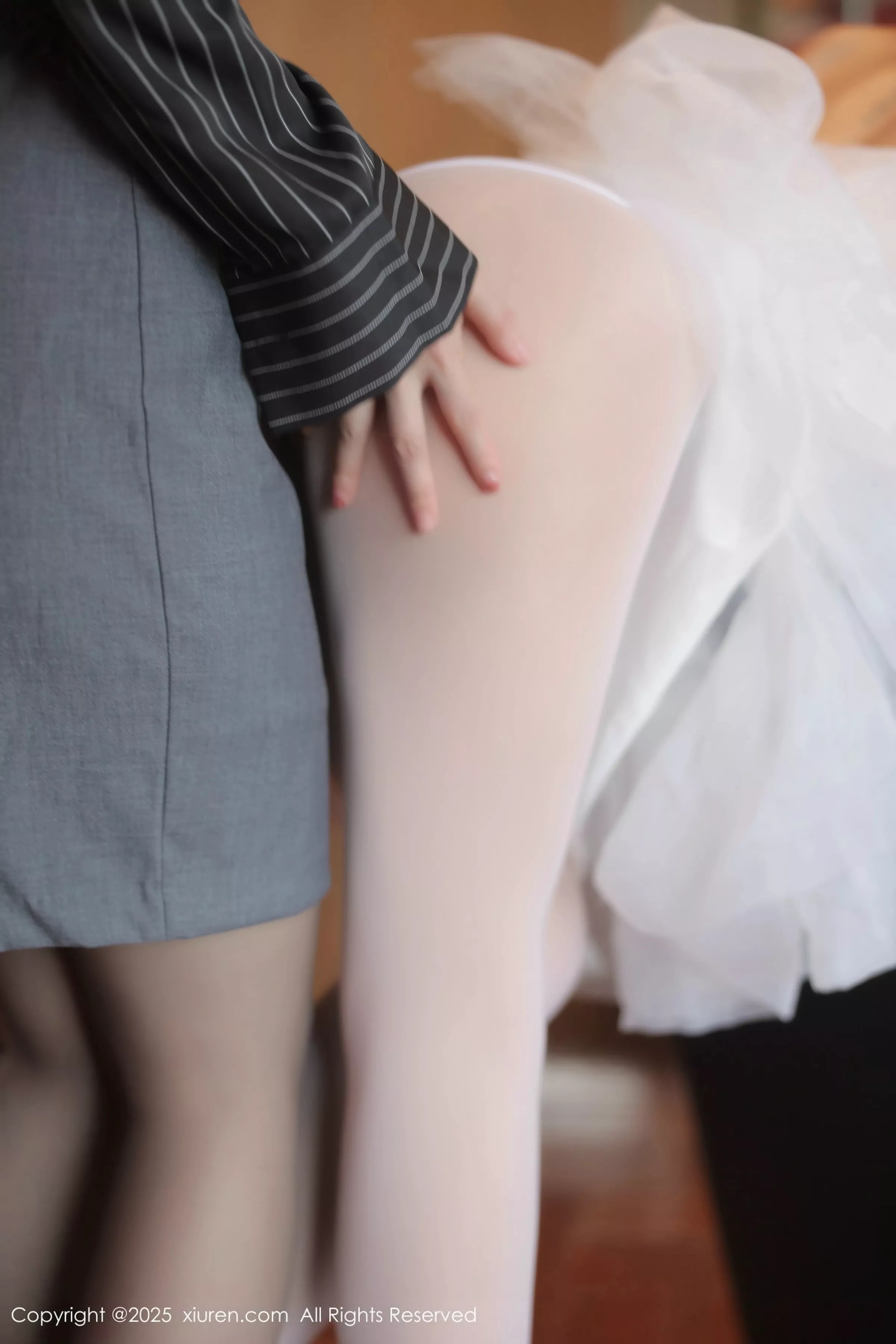 [[XiuRen秀人网]秀人网]No.10295_模特白茹雪abby性感姐妹花剧情演绎OL服饰秀丰腴身材诱惑写真85P