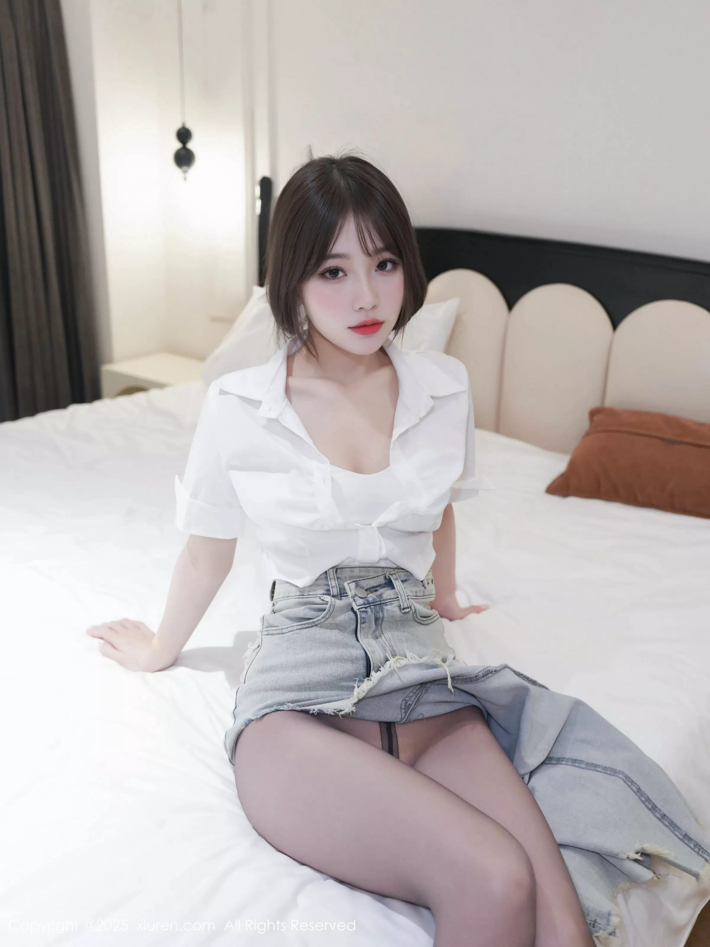 [[XiuRen秀人网]秀人网]No.10294_模特汁汁性感白T配牛仔短裙露超薄无内黑丝秀惹火身材诱惑写真44P