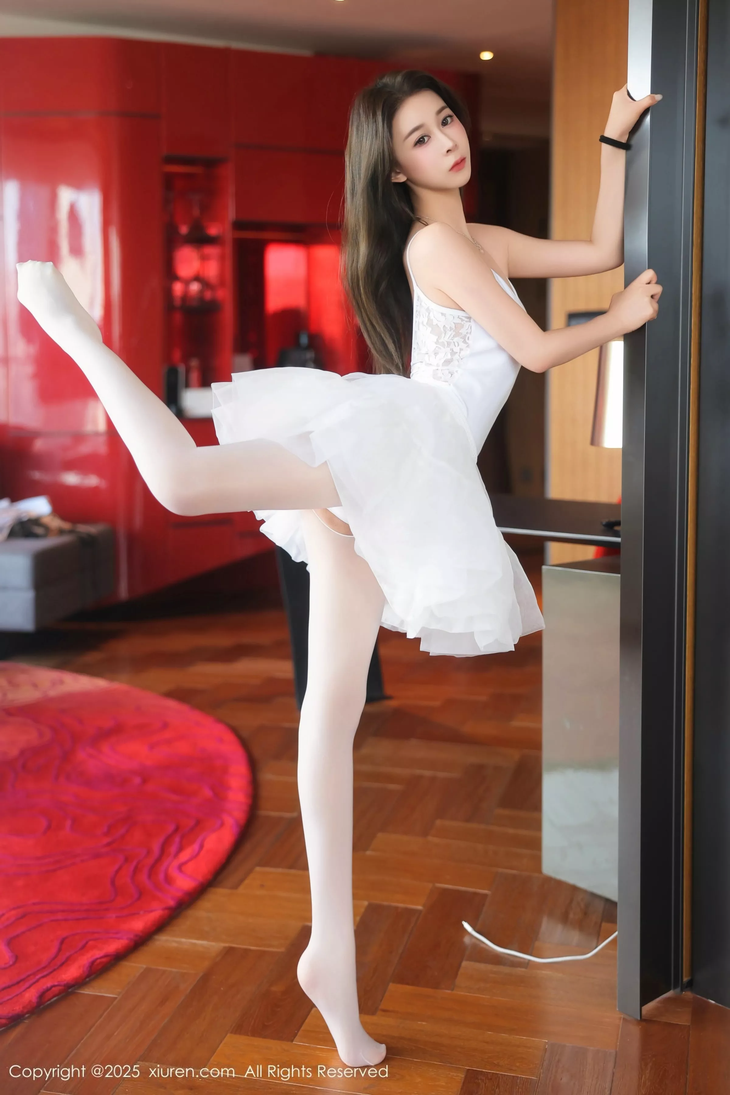 [[XiuRen秀人网]秀人网]No.10295_模特白茹雪abby性感姐妹花剧情演绎OL服饰秀丰腴身材诱惑写真85P