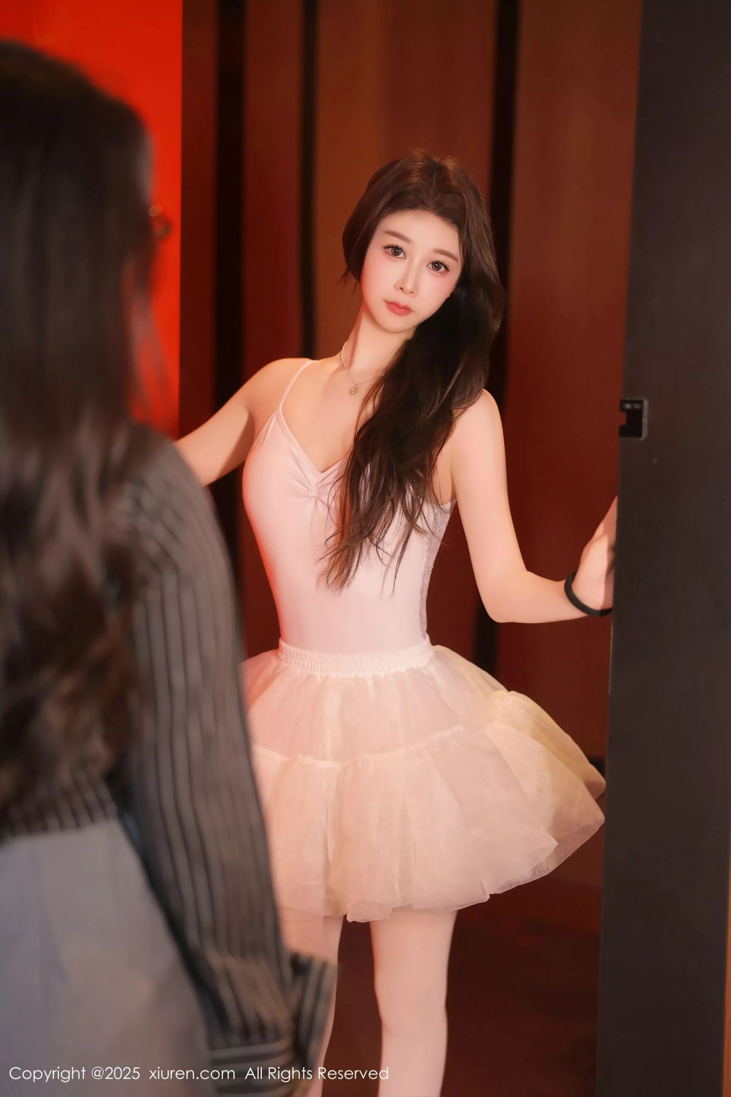 [[XiuRen秀人网]秀人网]No.10295_模特白茹雪abby性感姐妹花剧情演绎OL服饰秀丰腴身材诱惑写真85P