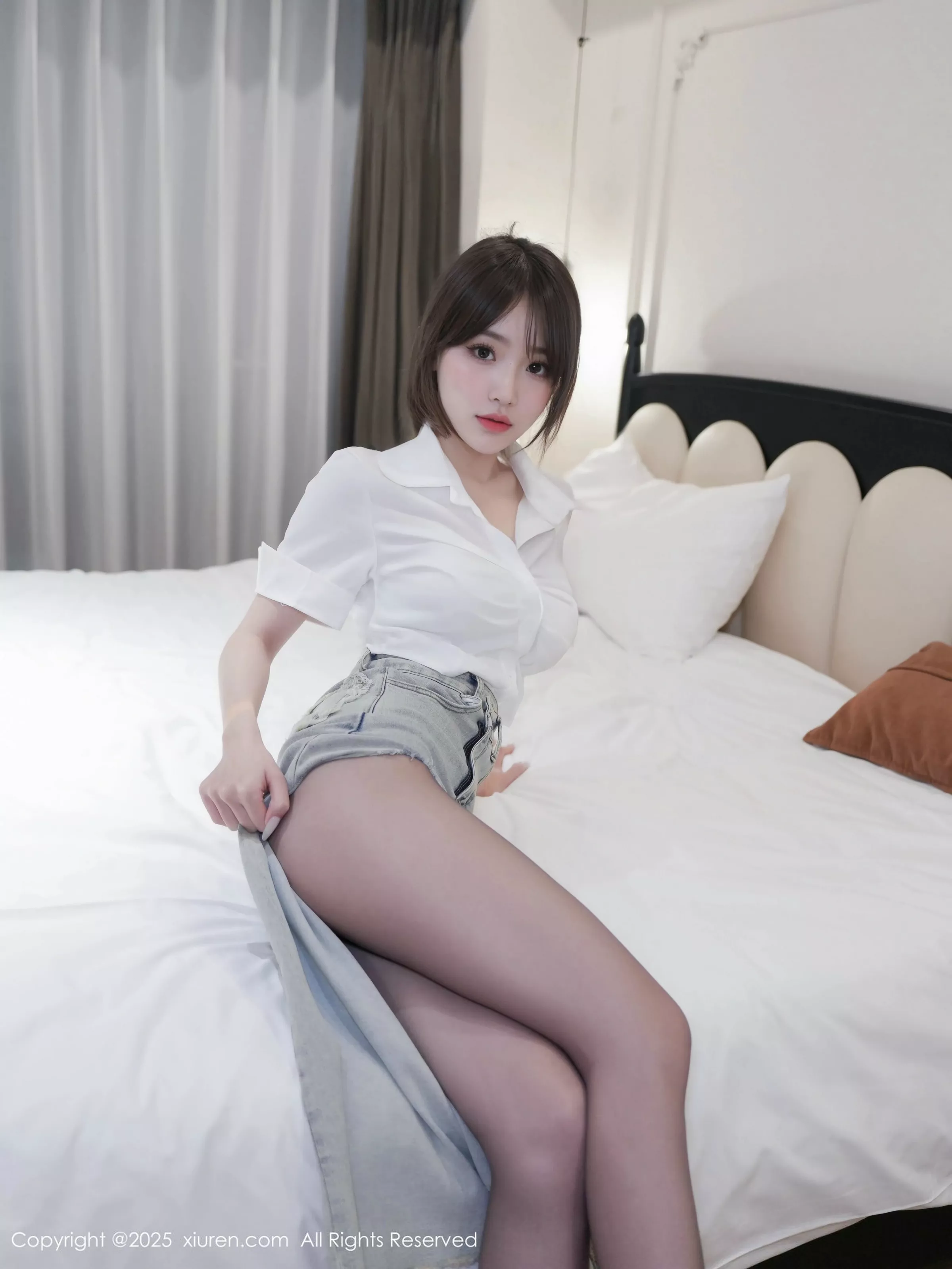 [[XiuRen秀人网]秀人网]No.10294_模特汁汁性感白T配牛仔短裙露超薄无内黑丝秀惹火身材诱惑写真44P