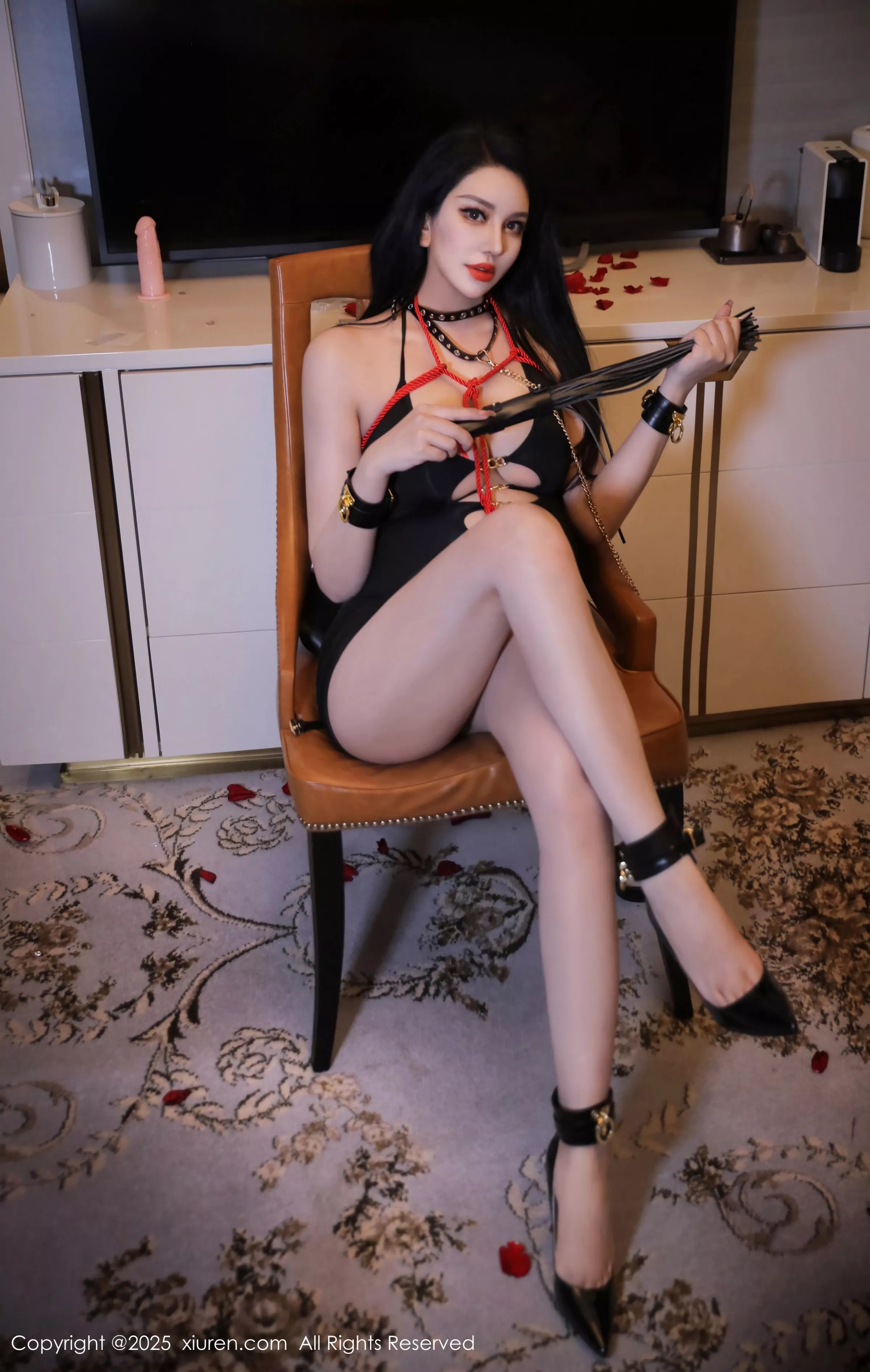 [[XiuRen秀人网]秀人网]No.10293_模特乔安娜性感红色情趣内衣+黑色情趣服饰秀丰满身材诱惑写真48P