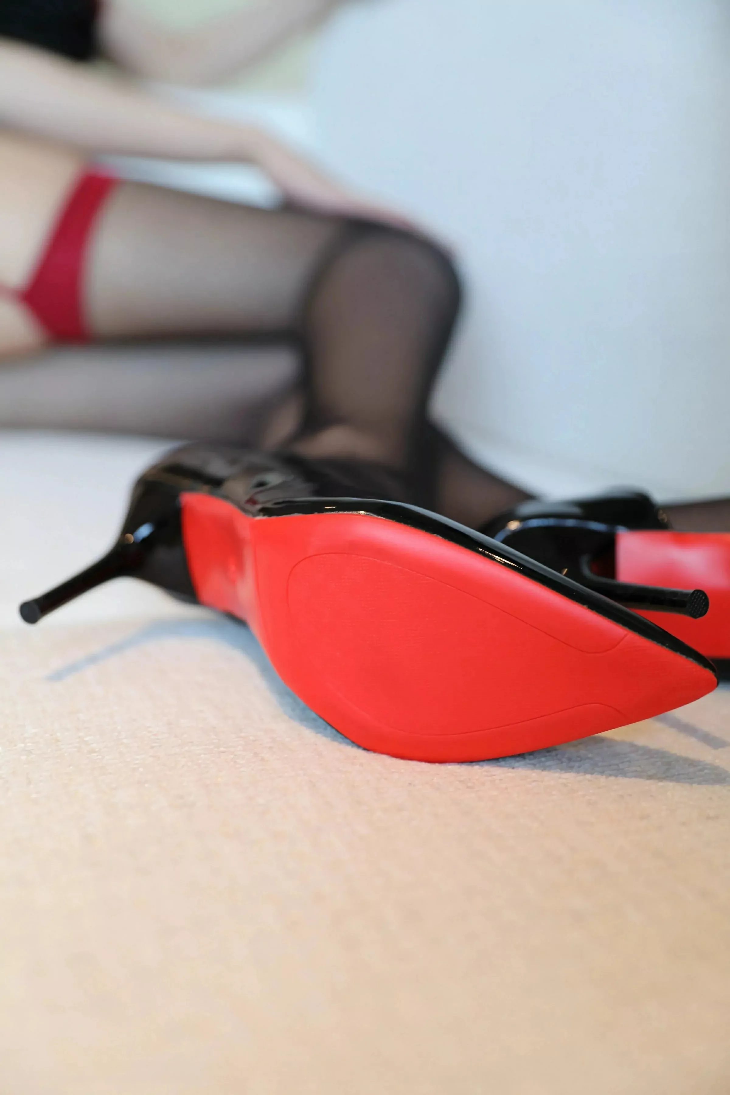 [[XiuRen秀人网]秀人网]No.10413_新人模特桑宁性感黑红色连衣短裙配超薄黑丝秀曼妙身材诱惑写真78P