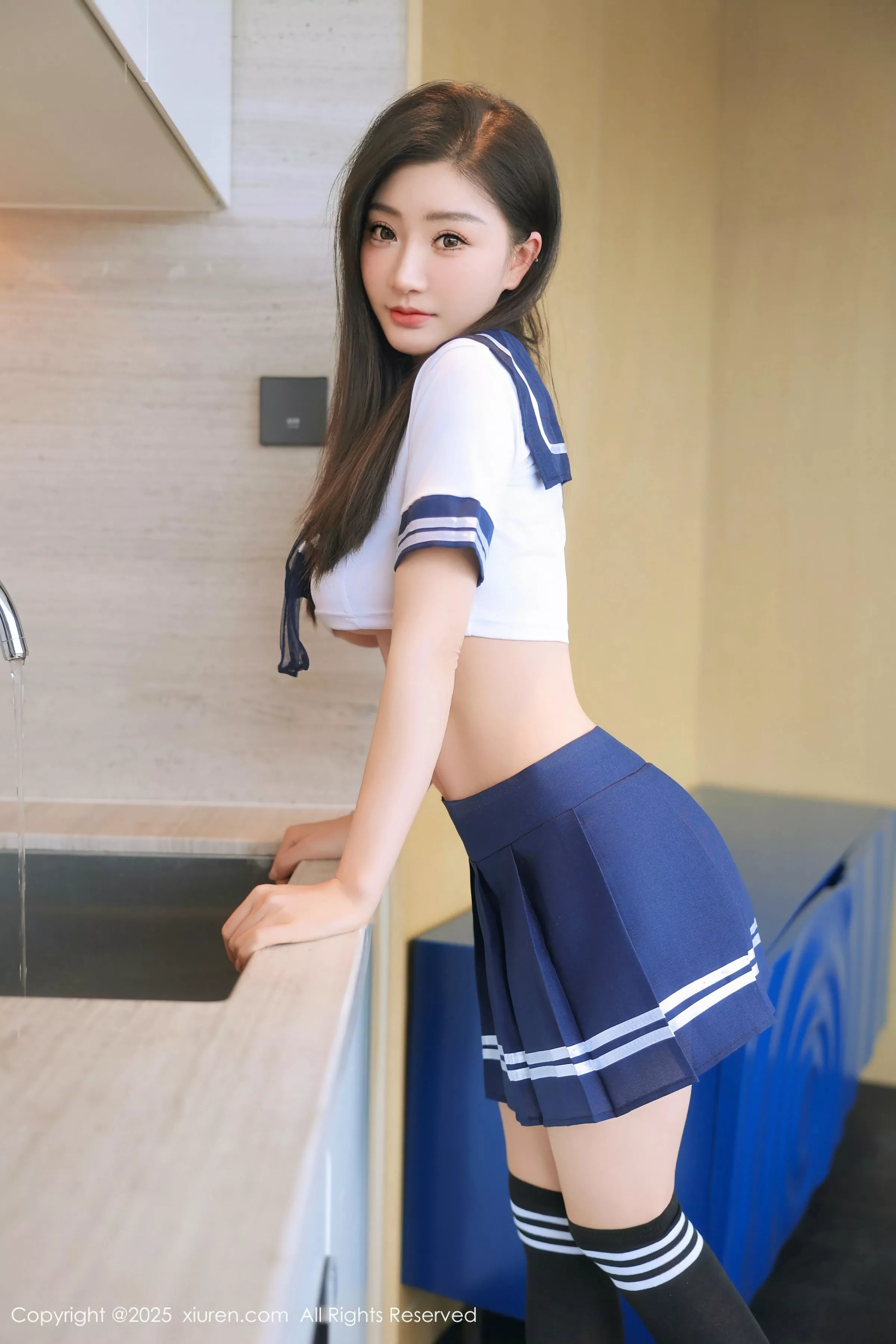 [[XiuRen秀人网]秀人网]No.10298_模特Annie_baby性感JK制服露白色内衣秀凹凸身材撩人诱惑写真60P