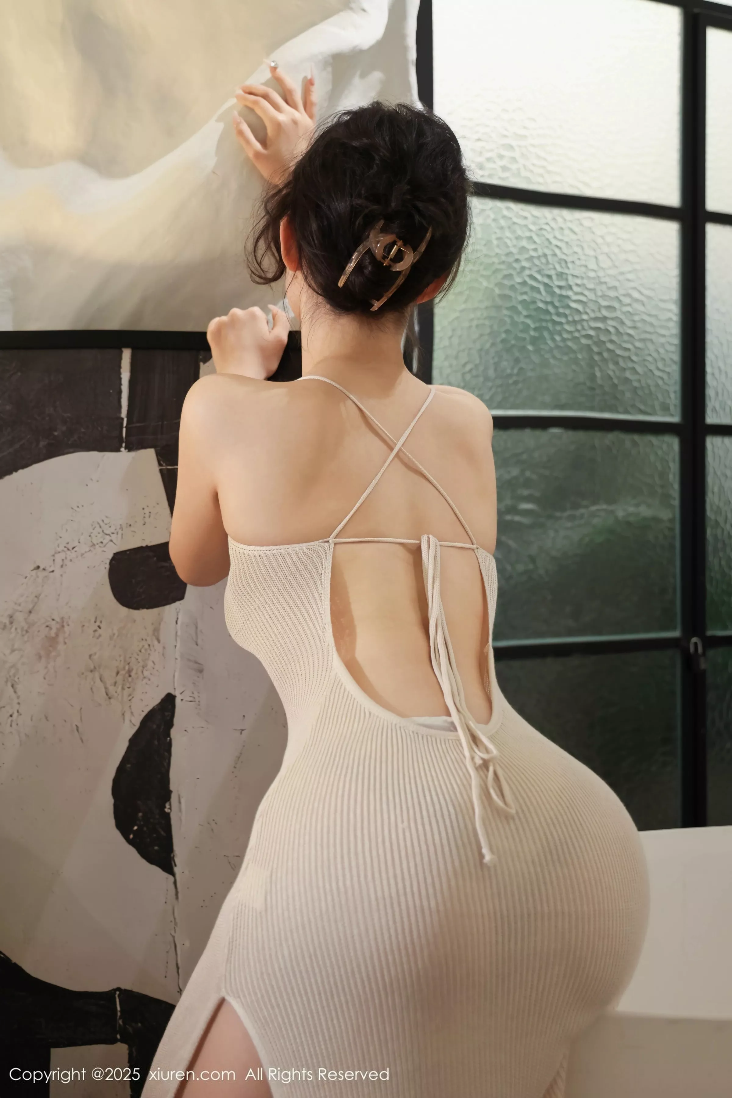 [[XiuRen秀人网]秀人网]No.10305_模特小橘子orange性感米色长裙半脱秀翘臀美腿完全诱惑写真85P