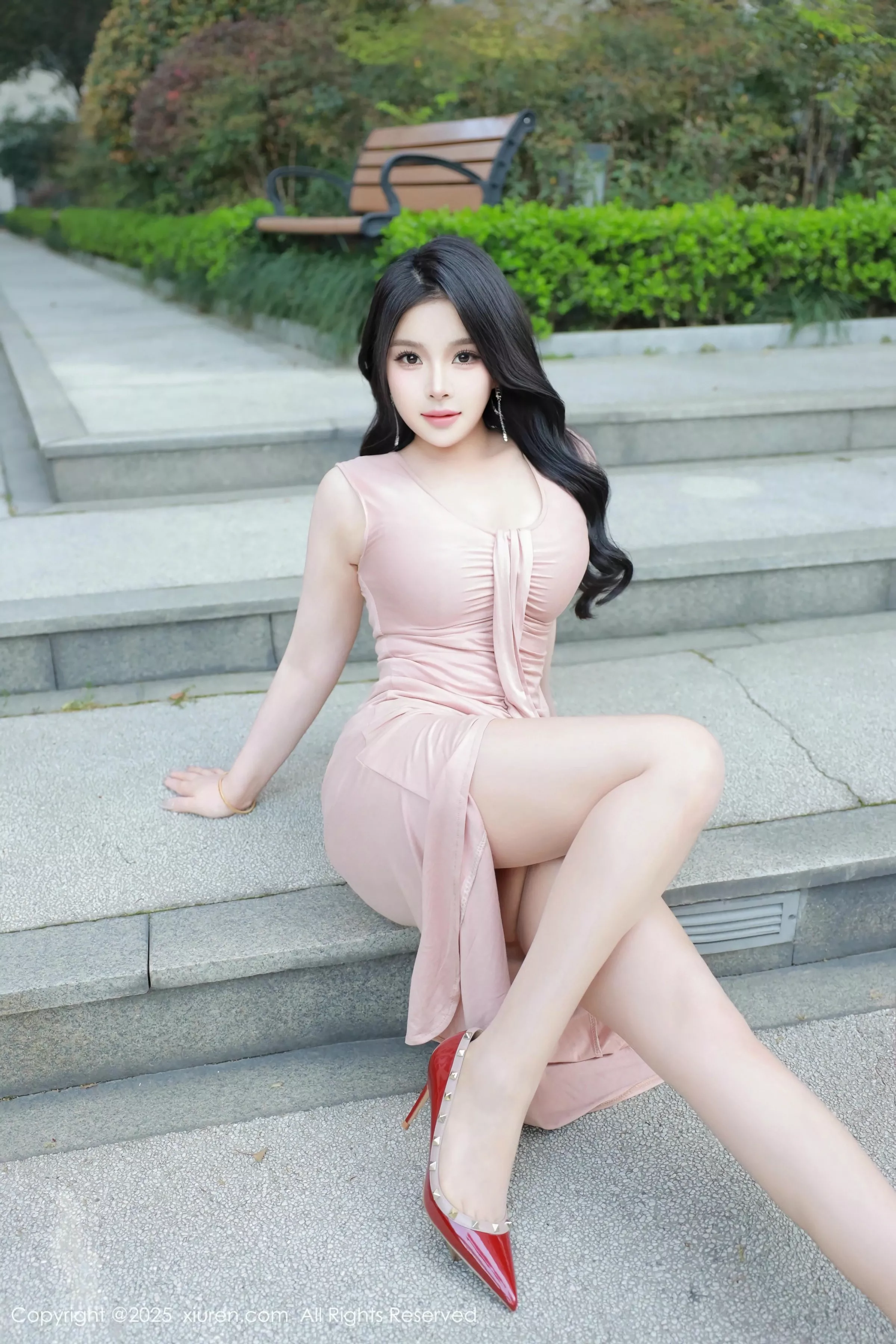 [[XiuRen秀人网]秀人网]No.10304_模特麦田性感粉色连衣长裙+黑丝网袜连体衣秀丰满身材诱惑写真46P