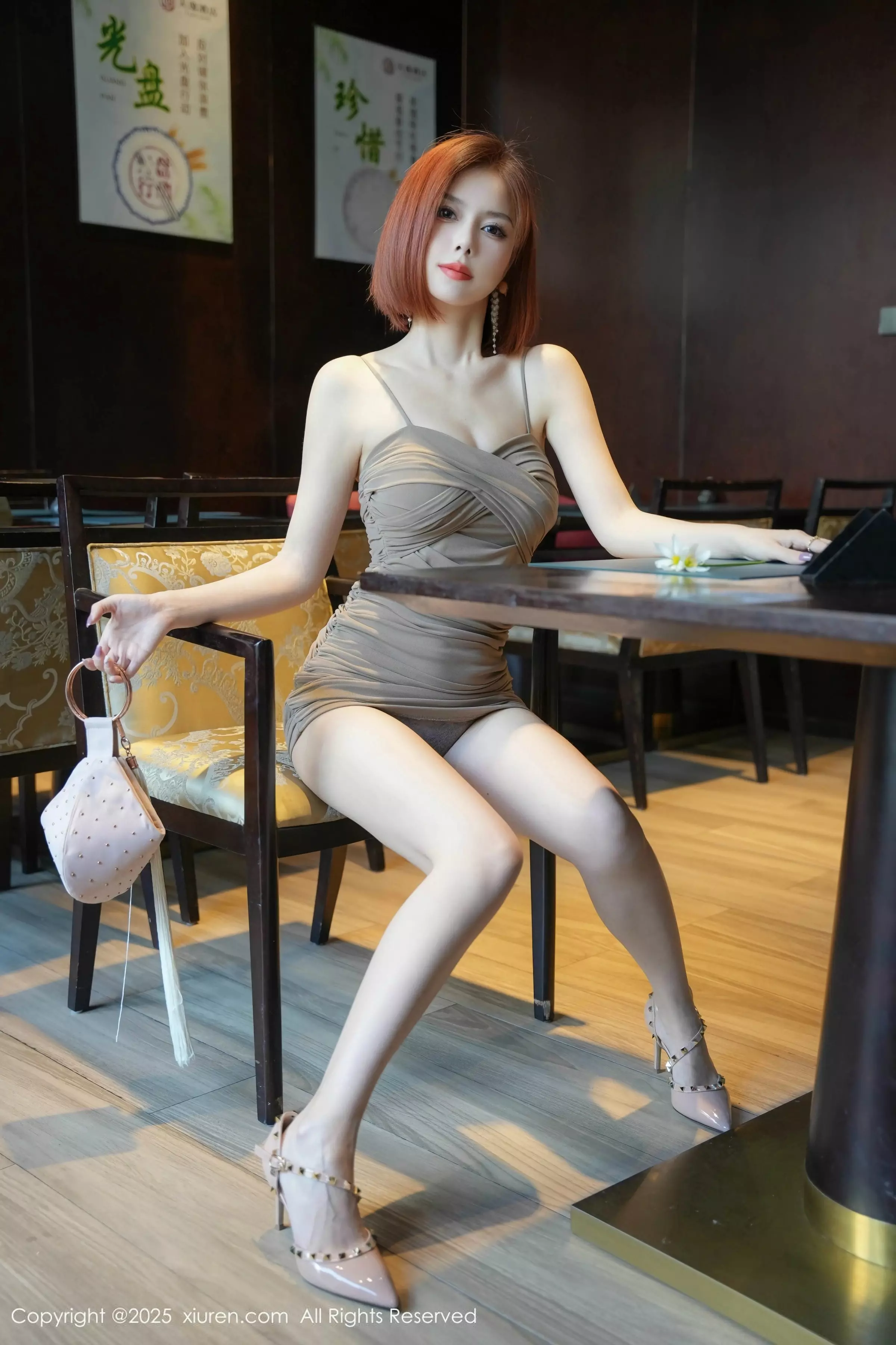 [[XiuRen秀人网]秀人网]No.10312_模特白芷yy性感灰色包臀短裙配肉色丝袜秀曼妙身姿迷人诱惑写真73P