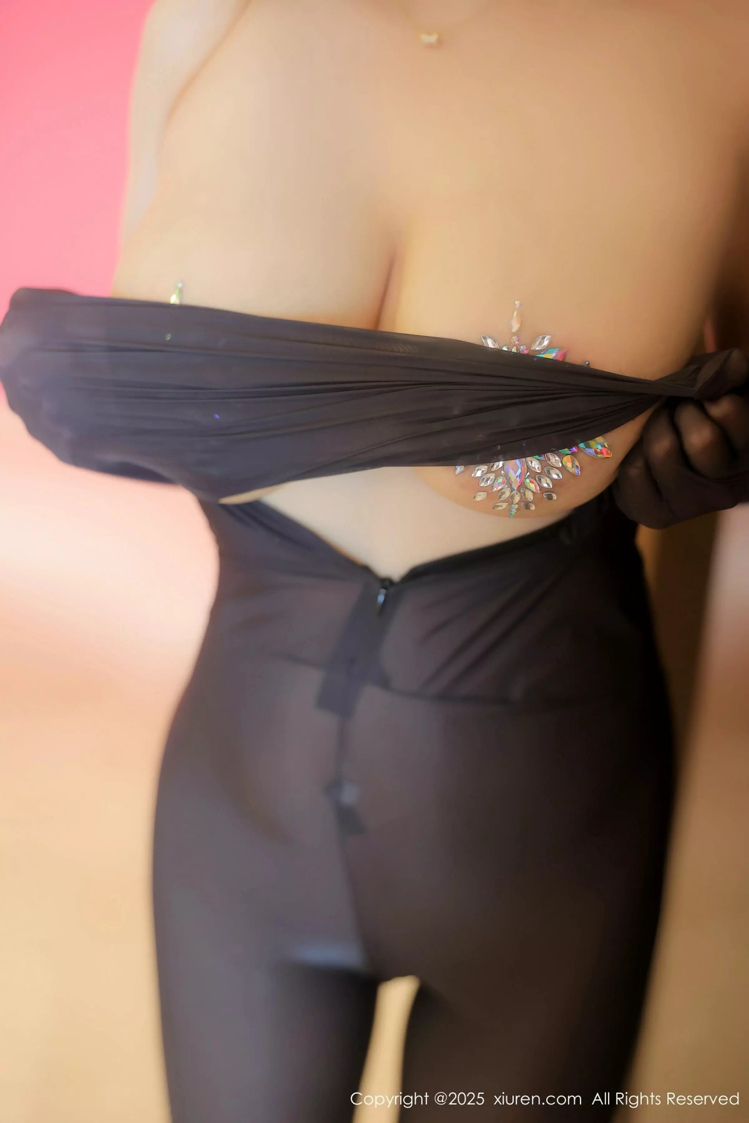 [[XiuRen秀人网]秀人网]No.10313_模特小肉肉咪性感黑色连体丝袜配宝石内衣秀凹凸身材诱惑写真77P