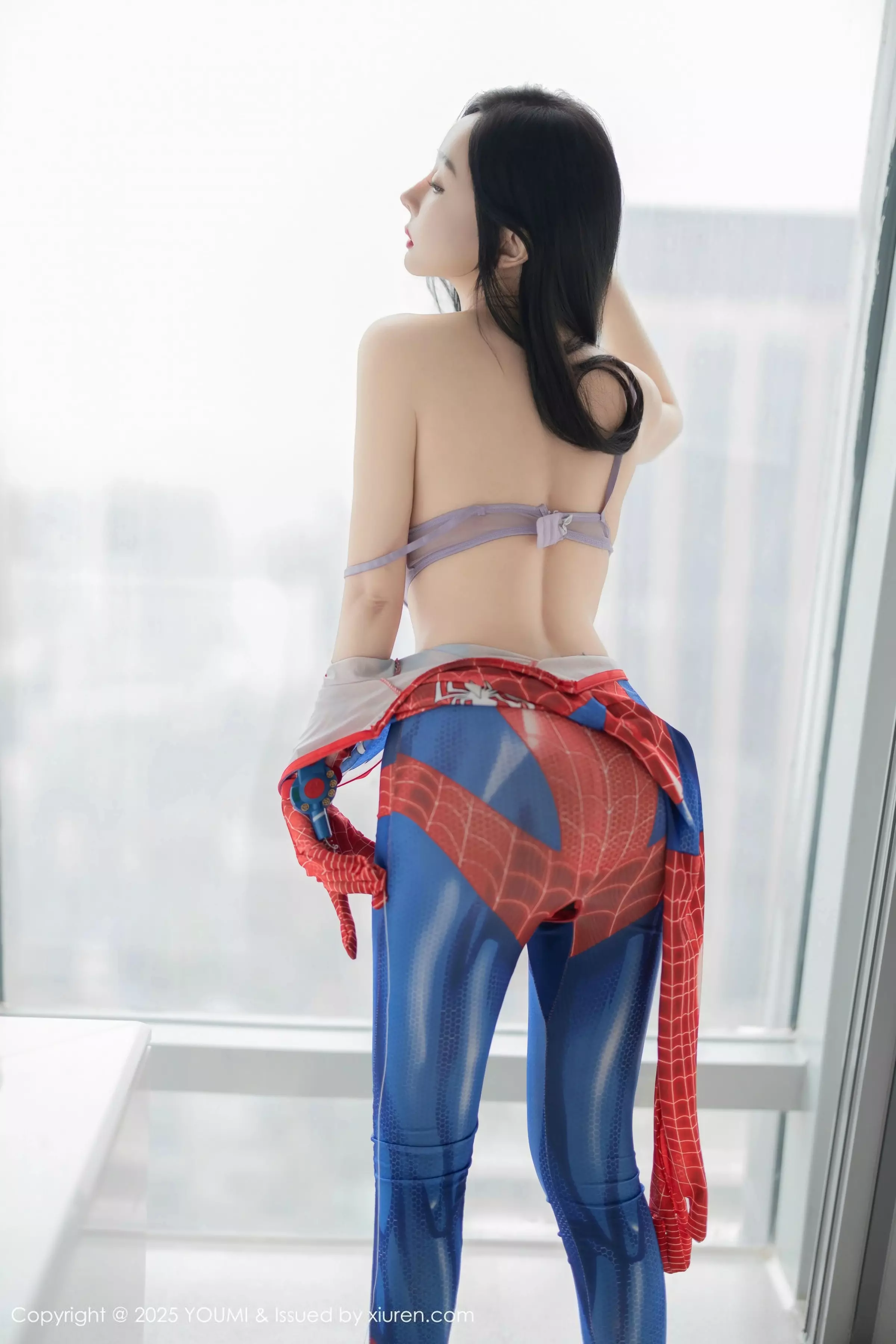 [YouMi尤蜜荟]Vol.1138_模特允爾性感紧身蜘蛛侠服饰露灰色内衣秀丰满身材撩人诱惑写真78P